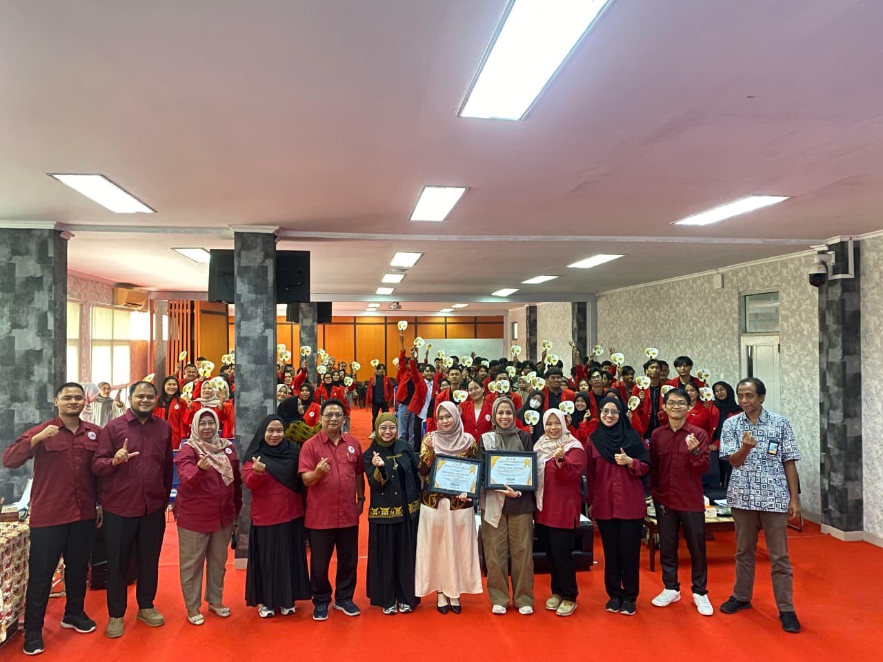SOSIALISASI: Puluhan mahasiswa Politeknik Sinar Mas Berau Coal mengikuti sosialisasi Pemanfaatan Kecerdasan Buatan untuk Transformasi Pembelajaran di Pendidikan Tinggi, Senin (8/12). (IZZA/BP)