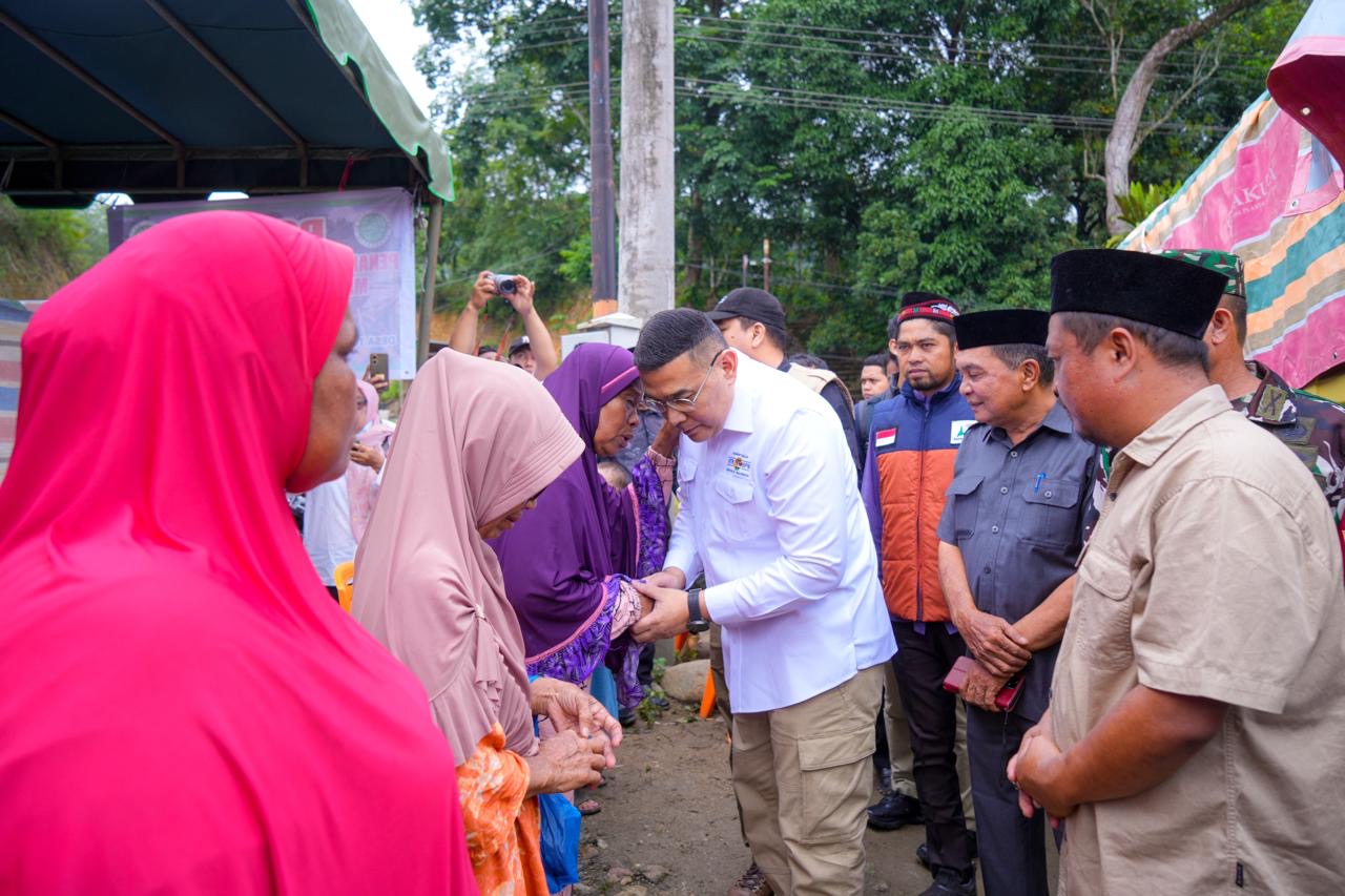 BANTUAN: Kementerian ATR/BPN melalui program ATR/BPN Peduli Bencana menyalurkan batuan bagi para korban bencana banjir dan longsor di Sumatera. (ATR/BPN)