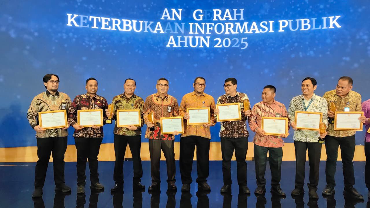 KATEGORI INFORMATIF: Otoritas Bandar Udara (Otban) Wilayah VII Balikpapan kembali mengukir prestasi nasional  berhasil meraih penghargaan Anugerah Keterbukaan Informasi Publik (AKIP) 2025. (SENO/BP)