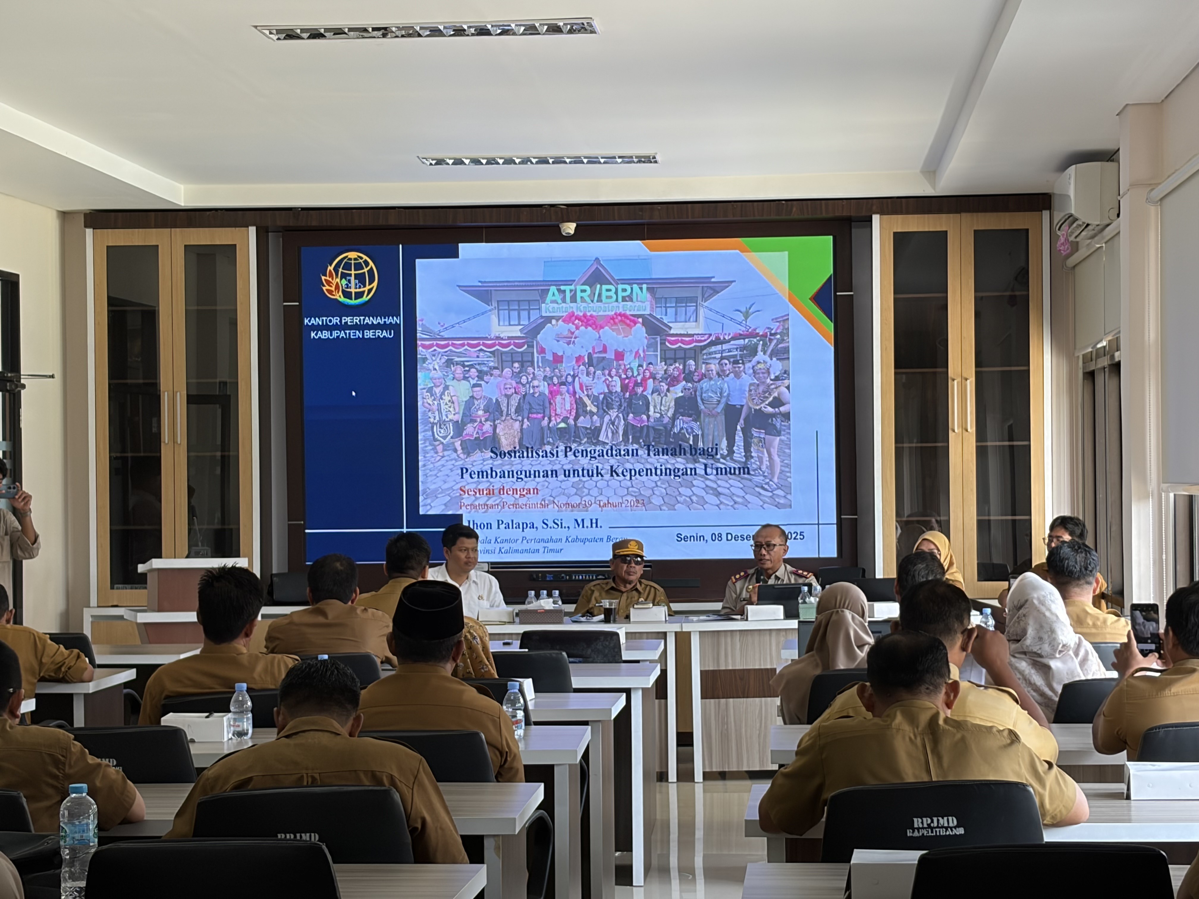 SOSIALISASI: Pemkab Berau ingin mewujudkan pengadaan tanah yang transparan, adil, dan berlandaskan kepastian hukum melalui sosialisasi PP Nomor 39 Tahun 2023. (IZZA/BP)