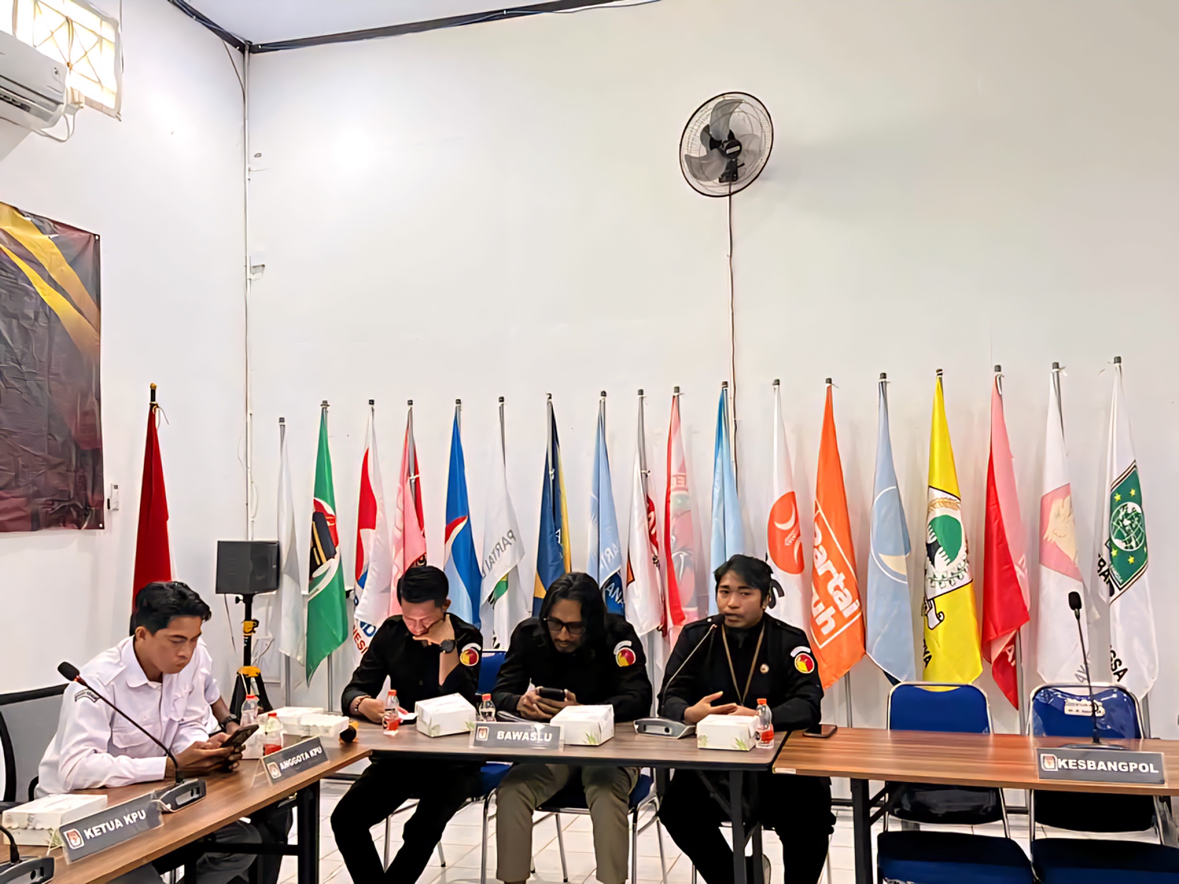 PLENO: KPU Tarakak gelar Rapat Pleno Rekapitulasi PDPB bersama Bawaslu Tarakan. (BAWASLU TARAKAN UNTUK HRK)