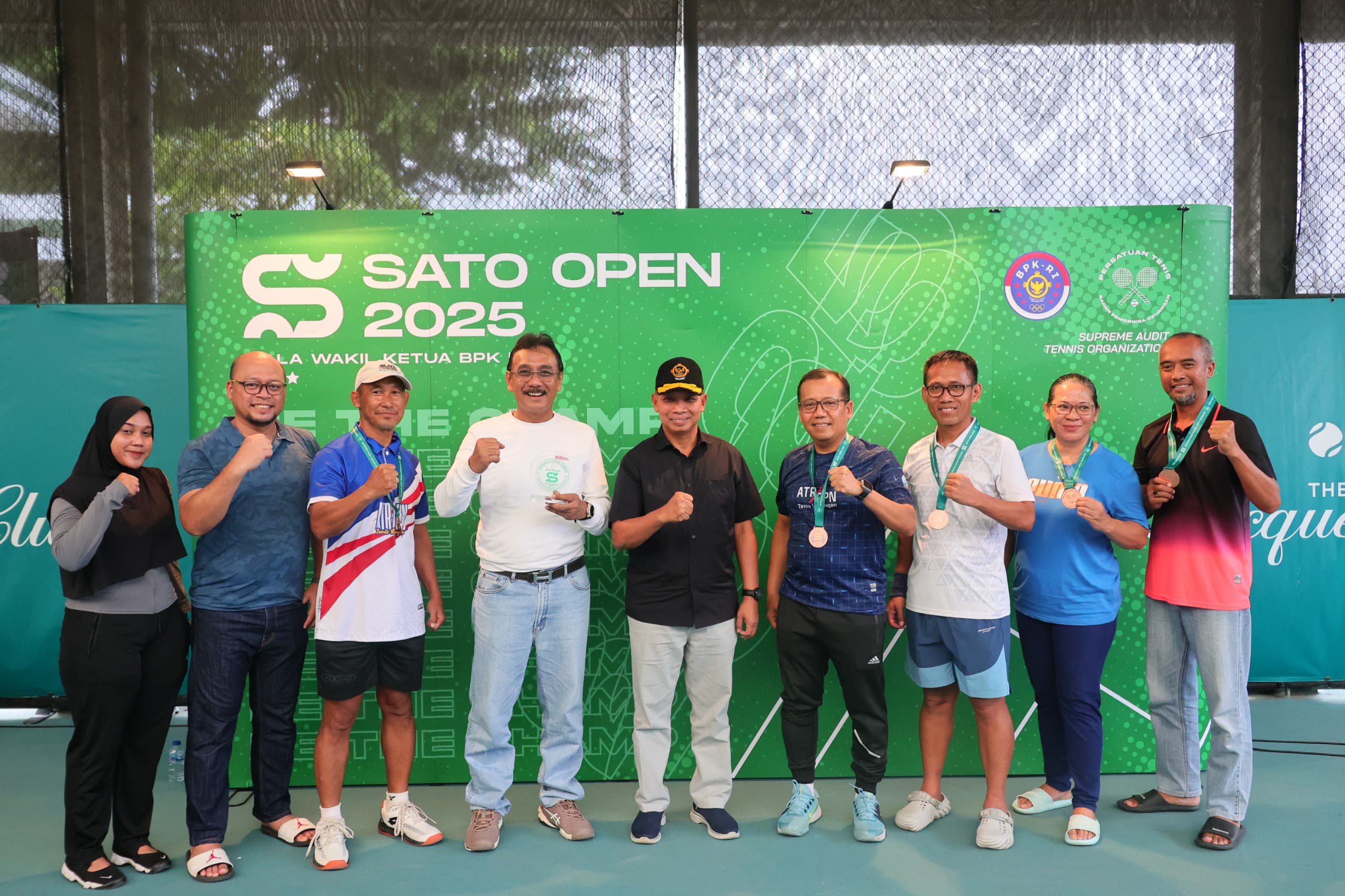 PARTISIPASI: Tim Tenis Kementerian ATR/BPN berpartisipasi dan berhasil meraih juara ketiga pada Turnamen Tenis Antarinstansi SATO Open 2025 Piala Wakil Ketua BPK RI. (ATR/BPN)