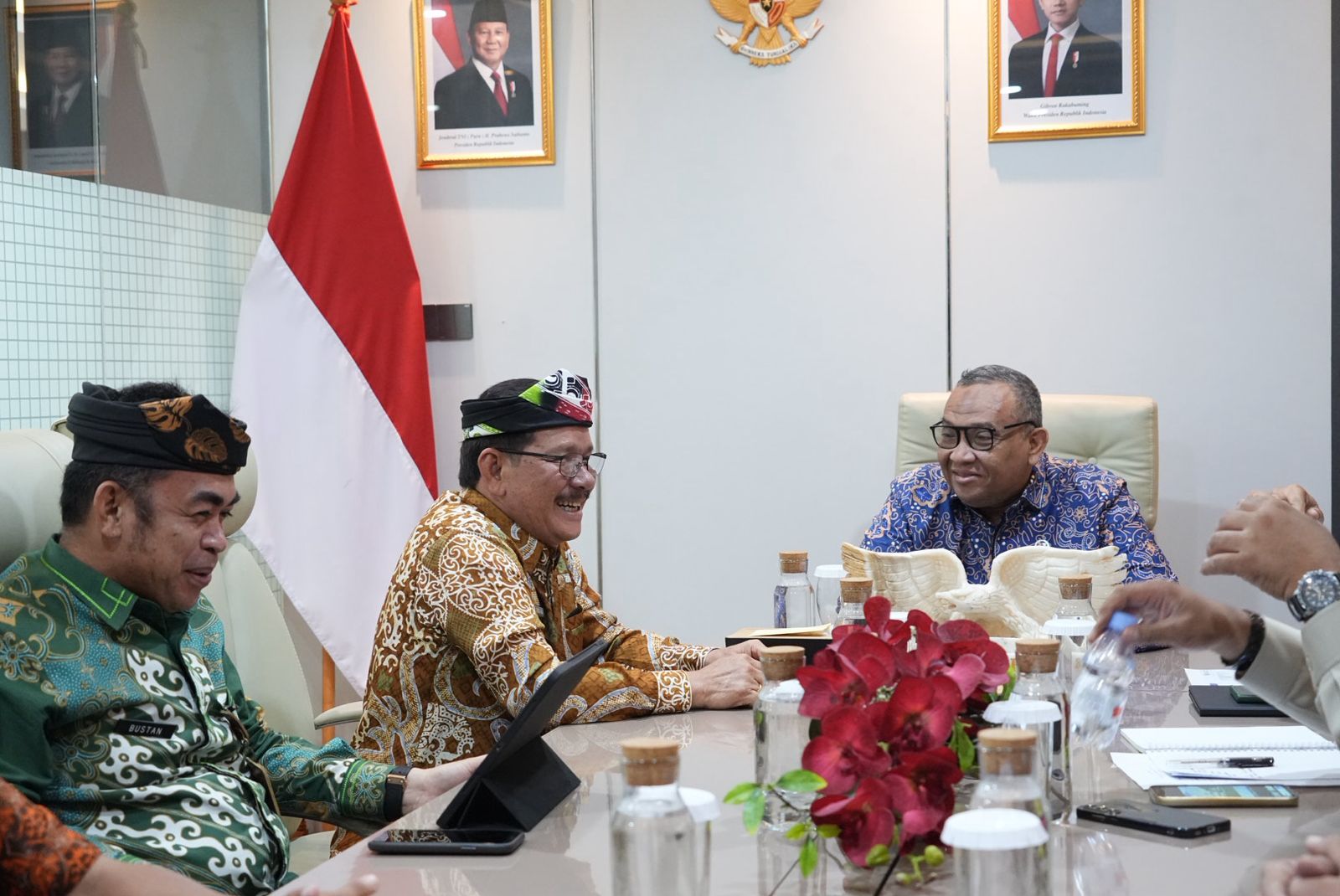 AUDIENSI: Wagub Kaltara Ingkong Ala, melakukan audiensi langsung dengan Wamenaker RI Afriansyah Noor. (DKISP KALTARA)