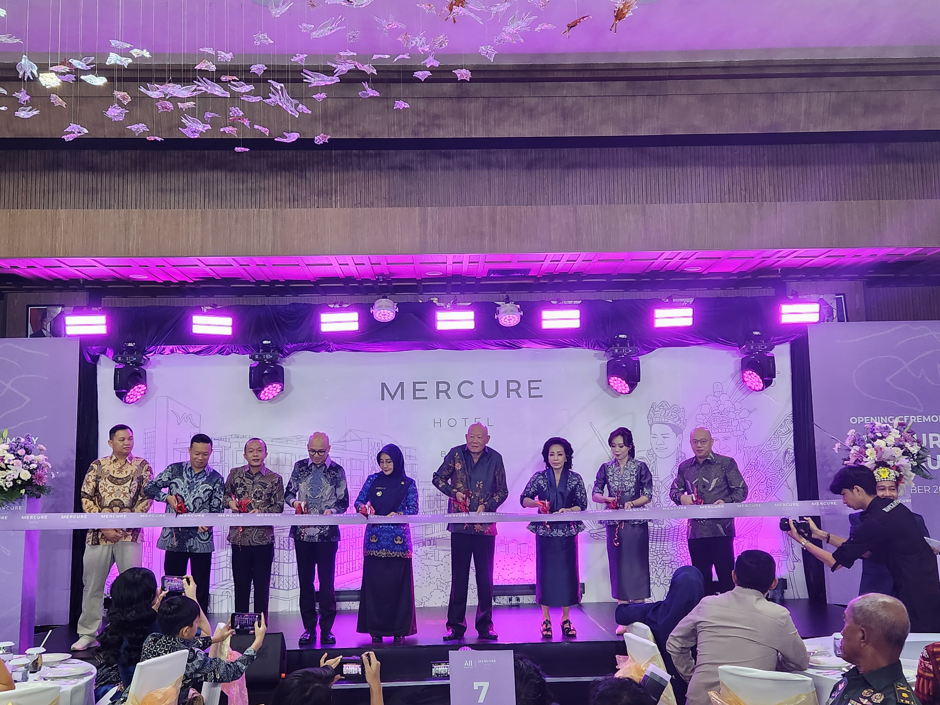 GRAND OPENING: Mercure Hotel resmi beroperasi. Kehadirannya diharapkan mendorong pertumbuhan pariwisata, ekonomi lokal, dan pemberdayaan UMKM. (MARNI/BP)