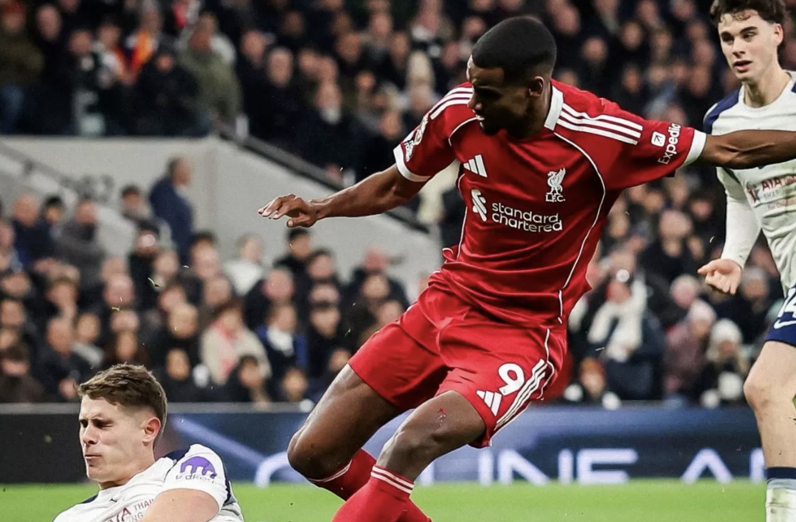 Alexander Isak cedera usai cetak gol pembuka Liverpool. (@brfootball/X)