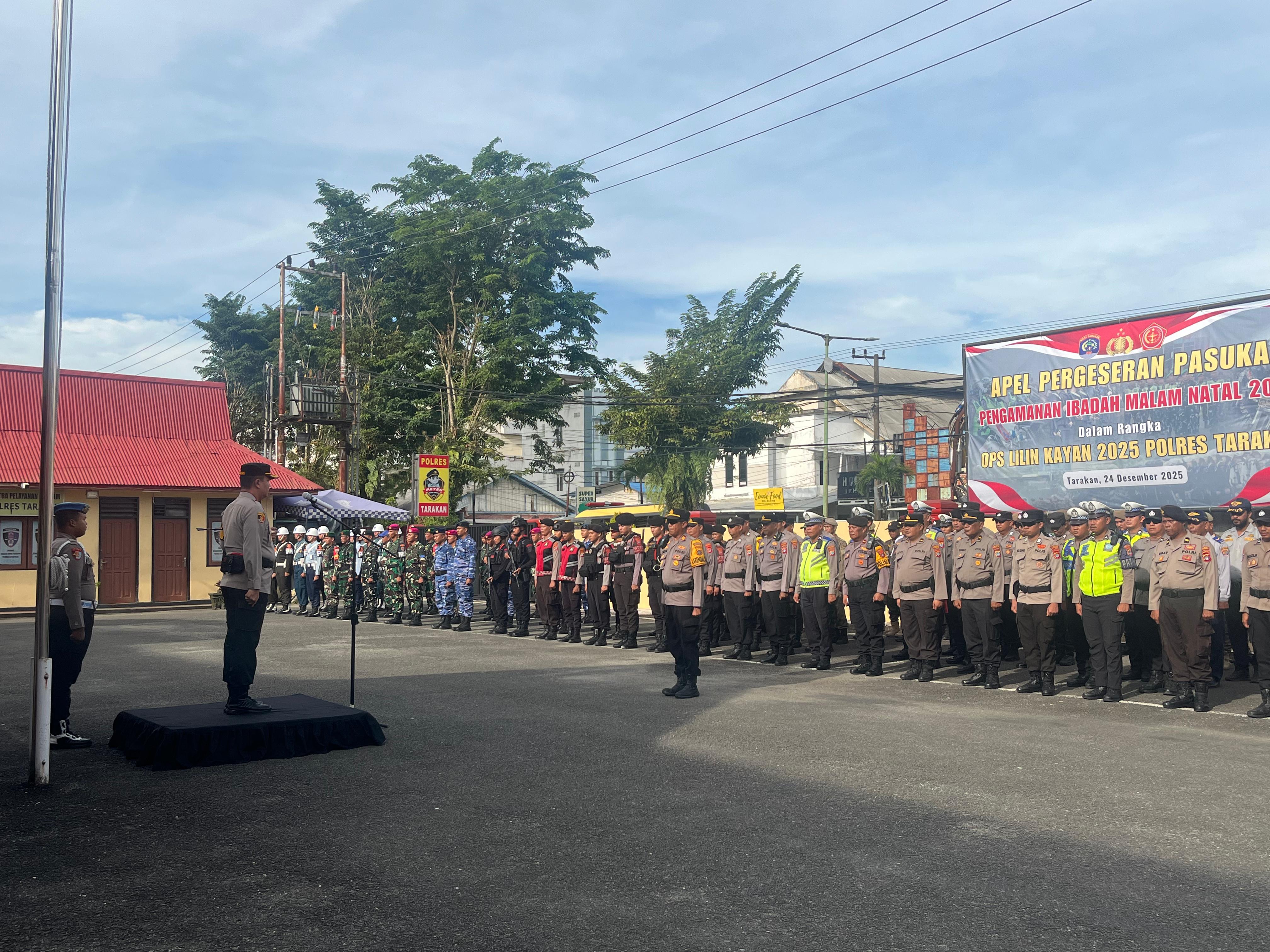 GELAR PASUKAN: Personel Polres Tarakan turut disiagakan jelang perayaan Natal, Rabu (24/12). (SEPTIAN ASMADI/HRK)
