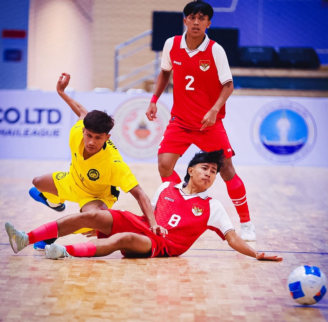 Aksi pemain Timnas Futsal Indonesia U-19 saat lawan Malaysia U-19. (Instagram: @Timnasfutsal)