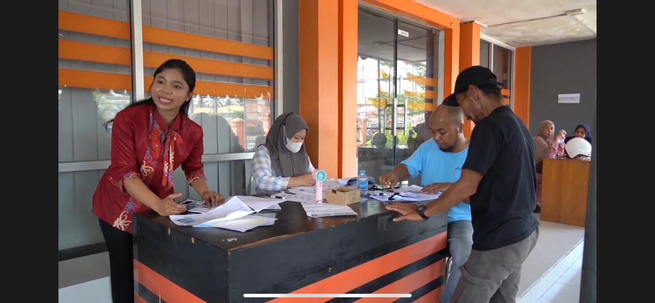 DISALURKAN: PKH relatif aman dari dampak pemotongan TKD karena merupakan program nasional yang langsung ditangani Kementerian Sosial. (HRK)