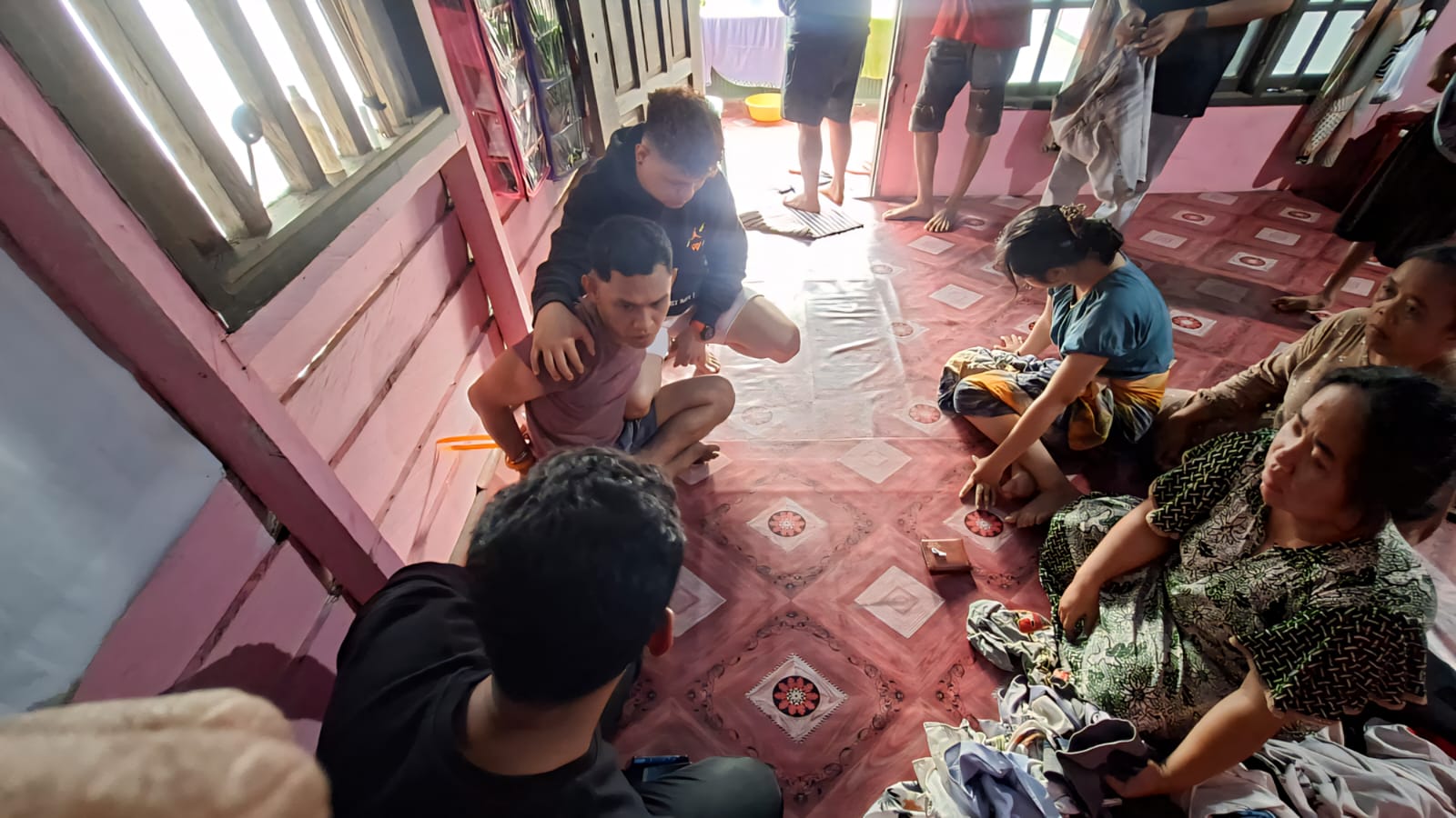DIAMANKAN: Tersangka SP saat diamankan tim opsnal Satresnarkoba Polres Tarakan pada 23 Desember lalu. (POLRES TARAKAN UNTUK HRK)