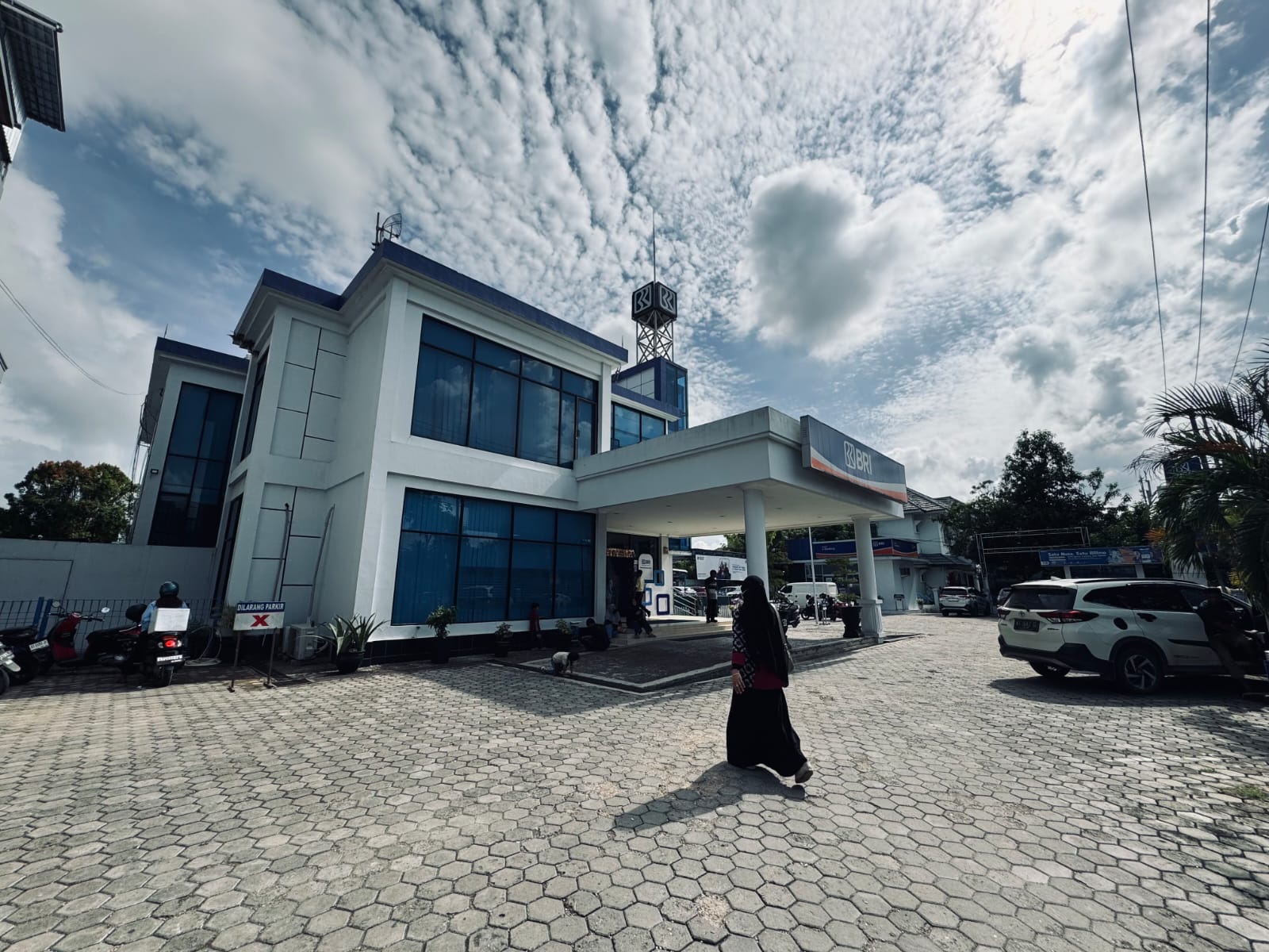 JAGA KEPERCAYAAN: Manajemen BRI Tanjung Redeb telah melakukan PHK terhadap oknum pegawai yang diduga terlibat tindak pidana dugaan pengadaan KUR Fiktif, kerugian Rp 1,2 miliar. (SENO/BP)