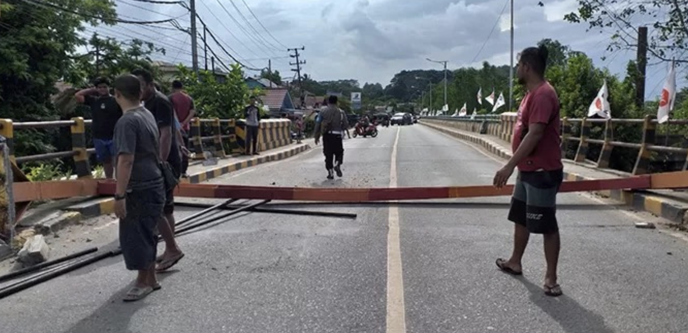 MENUNGGU BALASAN BBPJN: Dishub Berau masih menunggu surat balasan BBPJN Kaltim soal usulan pemasangan pembatas jalan dengan bahan beton. (BERAU POST)