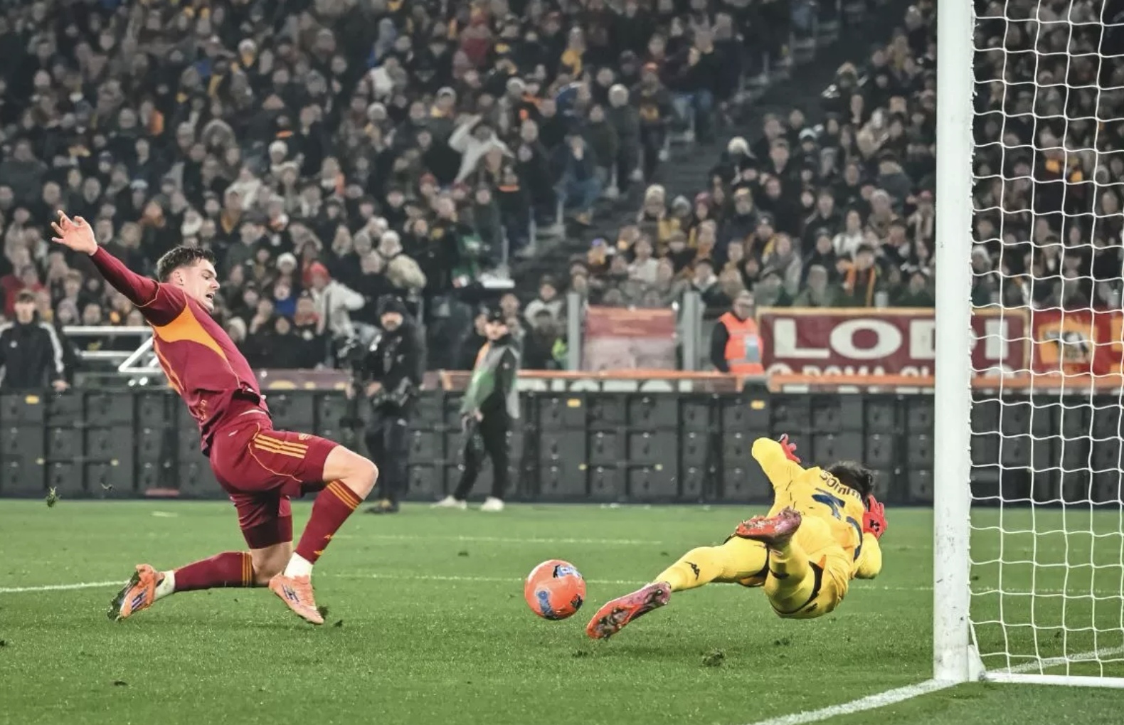 Genoa tunduk di kandang AS Roma. (@OfficialASRoma/X).