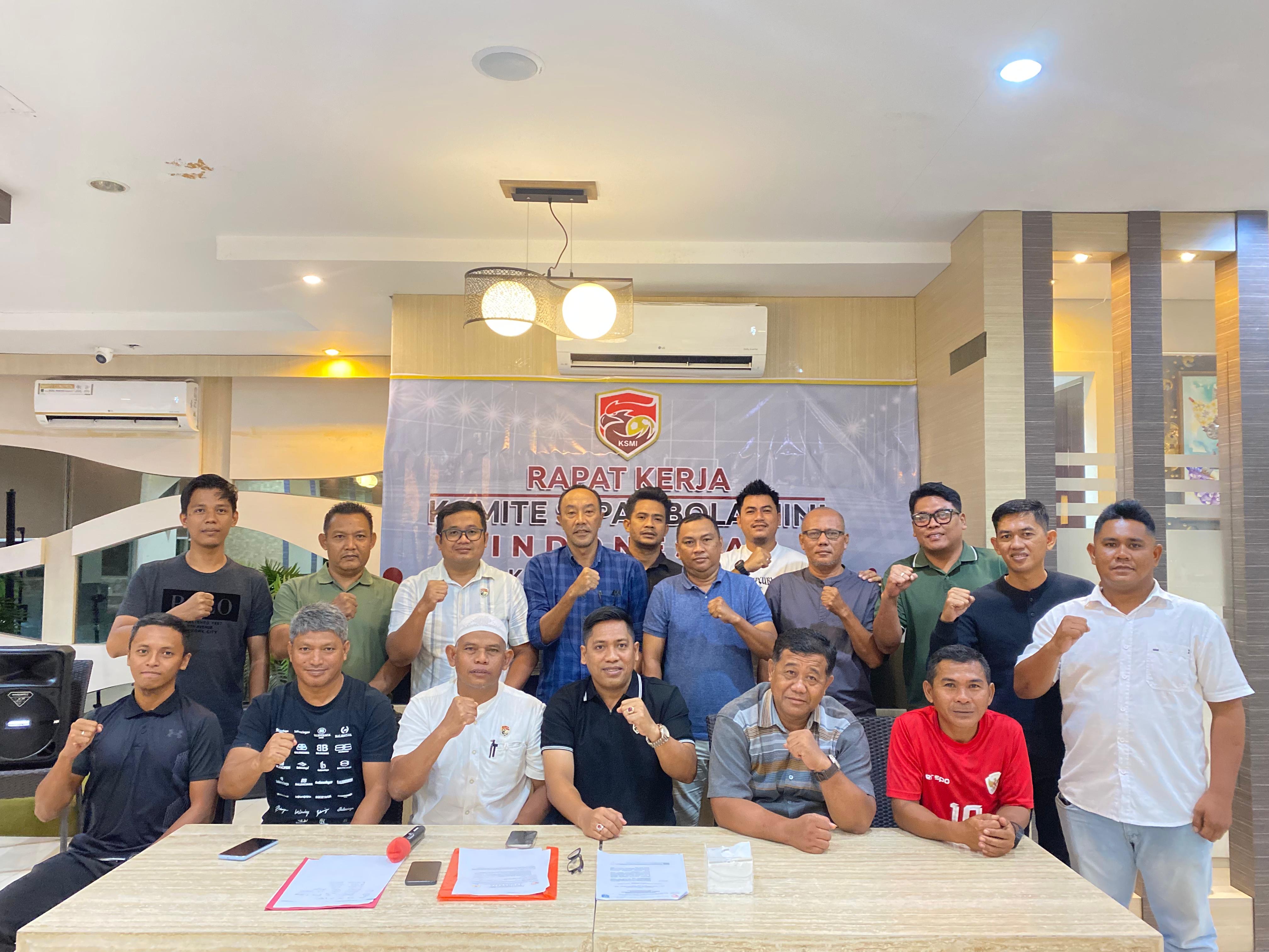 RAKER: Pengurus KSMI Berau saat melakukan rapat kerja perdana pada Sabtu (27/12) lalu. (ARATA KUSUMA YUNANDA/BP)
