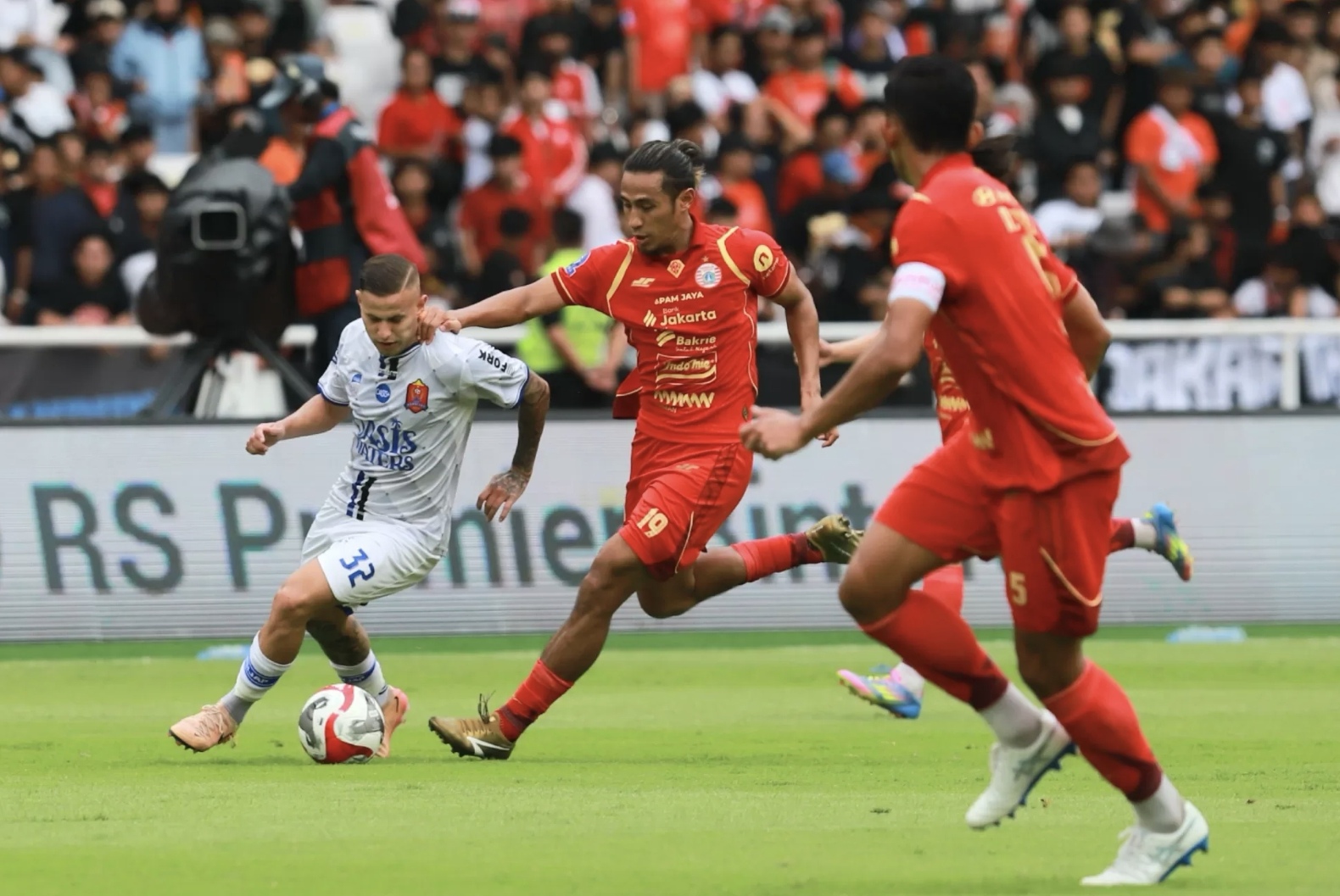 Persija Jakarta vs Persijap Jepara saat pertandingan Super League di Stadion Utama Gelora Bung Karno, Jakarta, sabtu (3/1/2026). (Dery Ridwansah/ JawaPos.com)