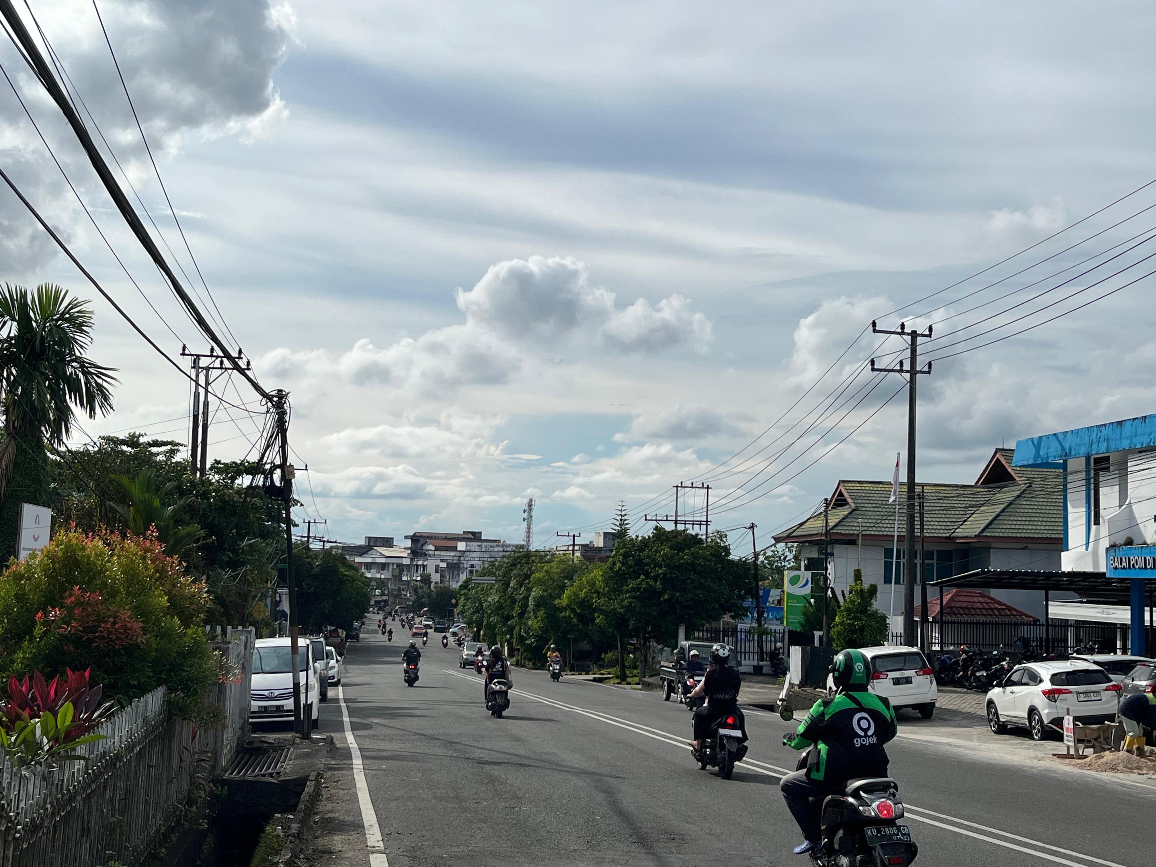 PREDIKSI CUACA: Kota Tarakan tampak mendung dan diprediksi dilanda hujan ringan. (SEPTIAN ASMADI/HRK)