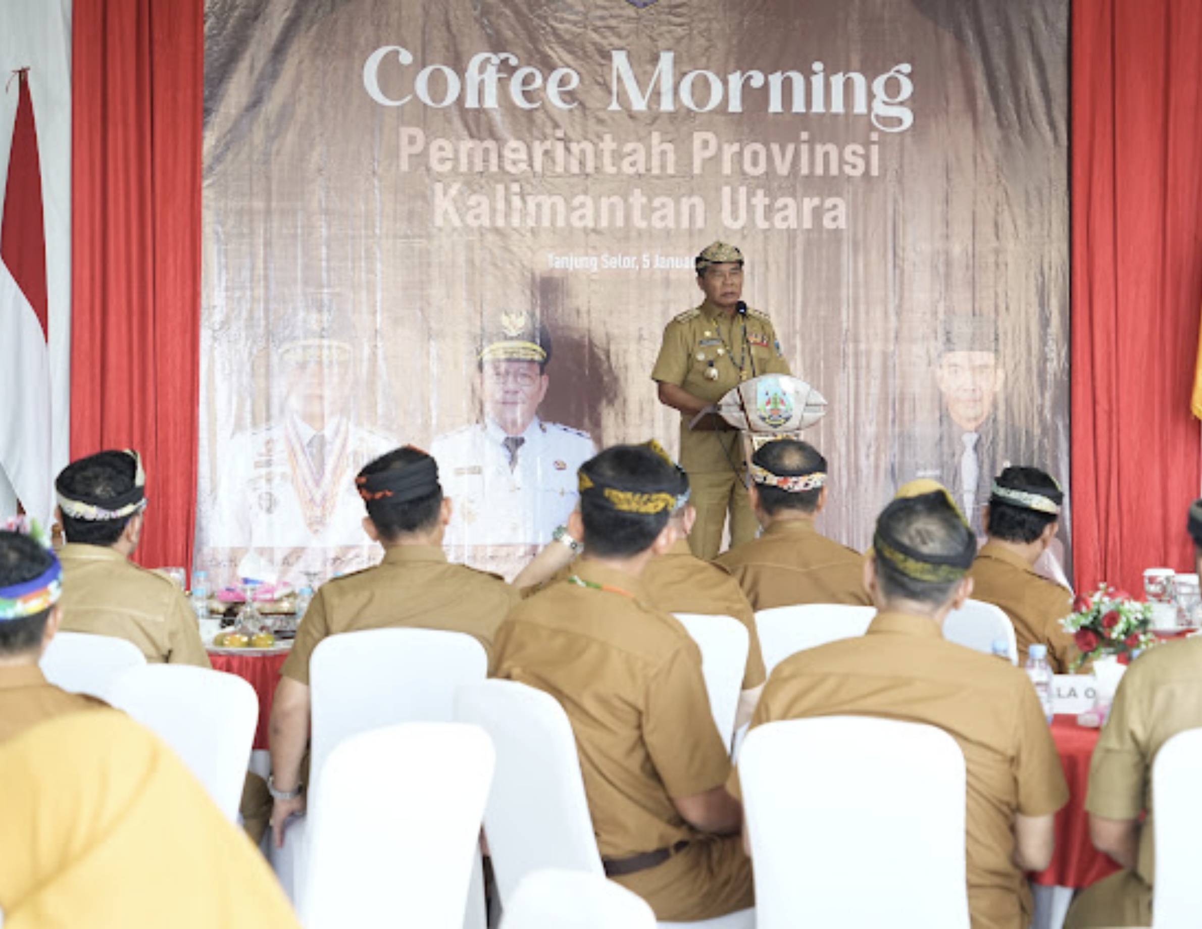BERIKAN INSTRUKSI: Gubernur Kaltara Zainal Arifin Paliwang memberikan arahan untuk memperketat pengelolaan anggaran dan menuntaskan kewajiban pelaporan. (DKISP KALTARA)
