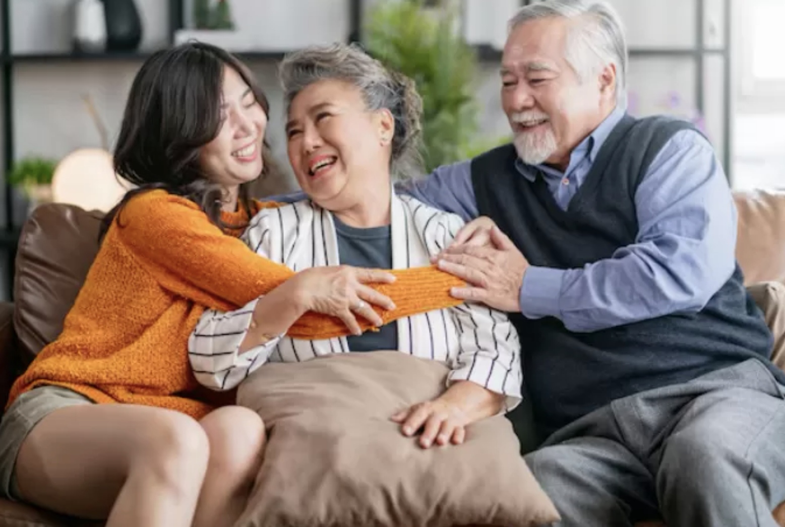 seseorang yang tidak merasa kesepian di usia senja. (Freepik/Lifestylememory)