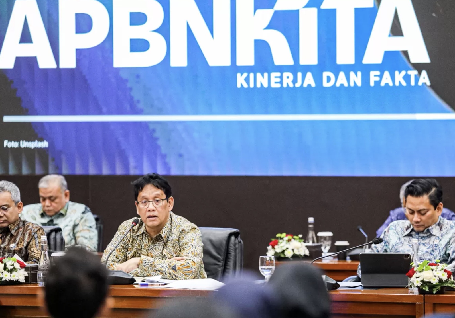 Menteri Keuangan Purbaya Yudhi Sadewa memberikan paparan saat konferensi pers APBN KiTa di Jakarta, Kamis (8/1/2026). (Salman Toyibi/Jawa Pos)