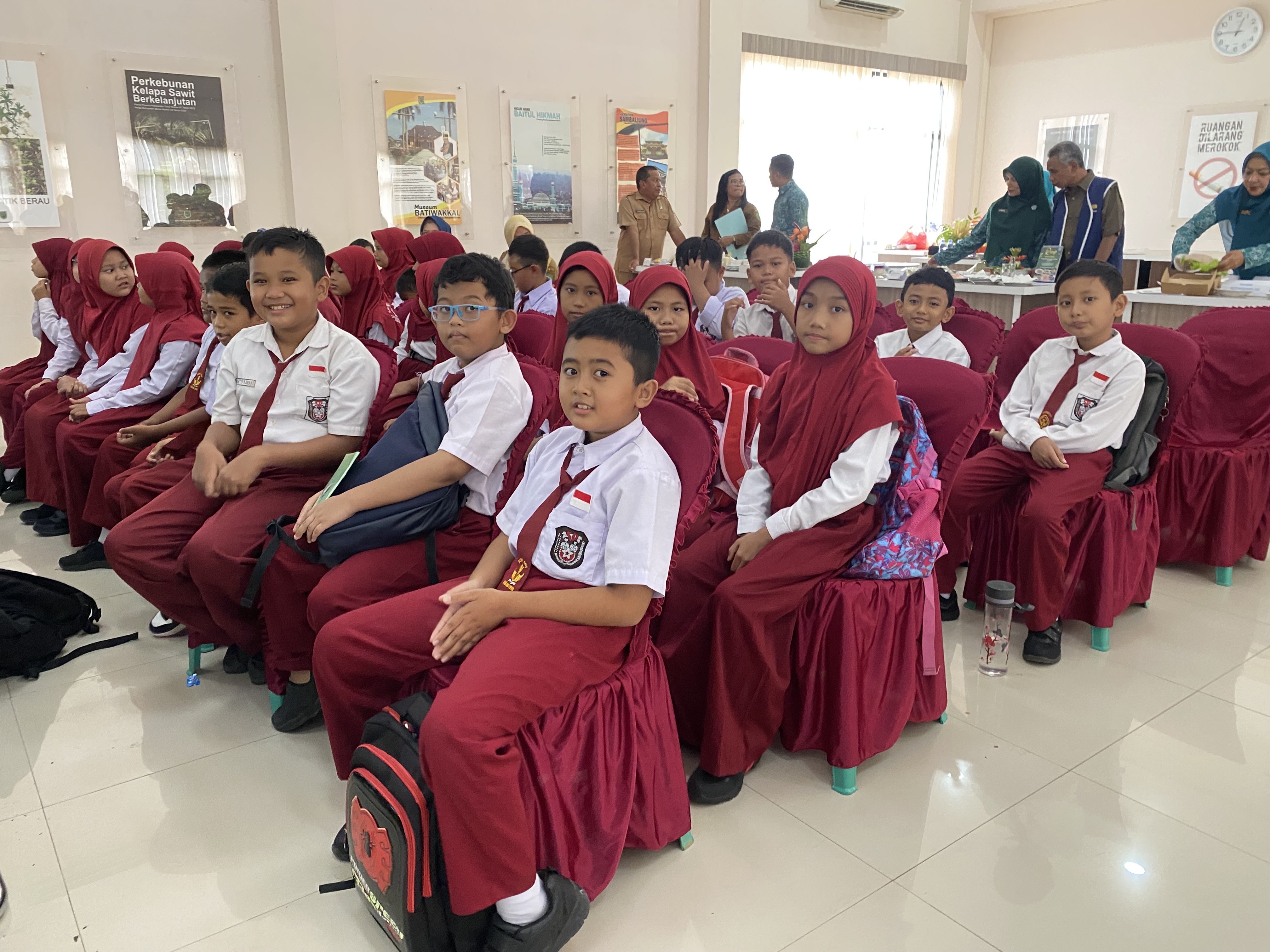 ILUSTRASI PELAJAR: Pemkab Berau berencana menyediakan angkutan sekolah bagi para pelajar di Berau. (IZZA/BP)