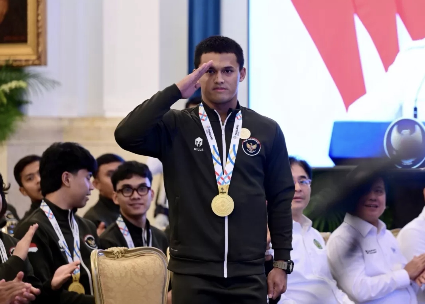 Rizki Juniansyah kini jadi kapten di TNI setelah dapat emas dan pecah rekor dunia di SEA Games 2025. (Dok. BPMI)