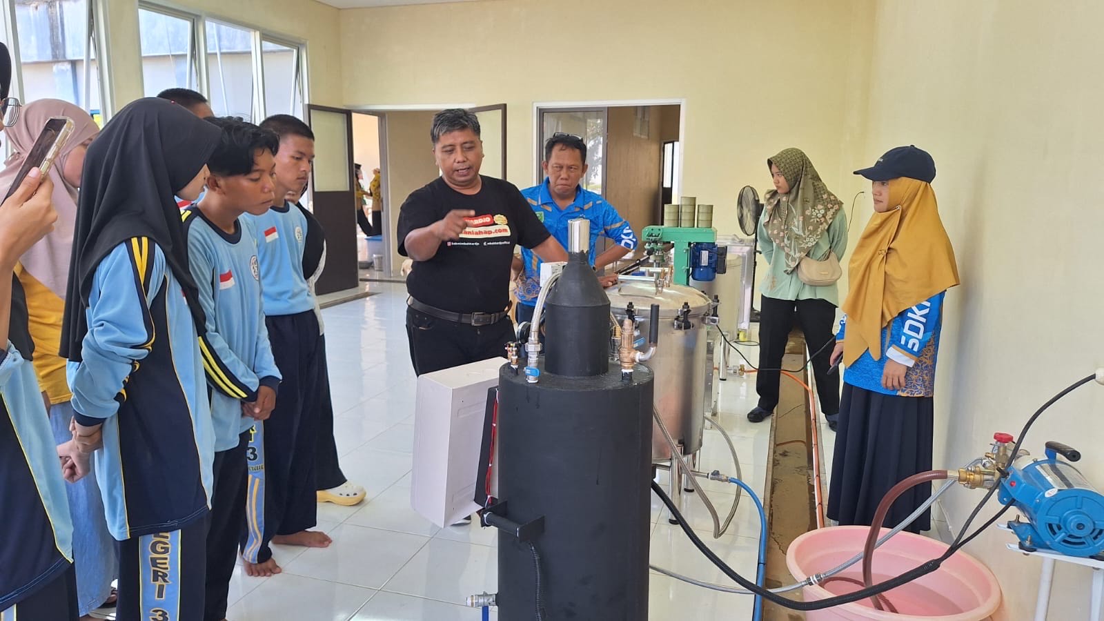 ILUSTRASI: Pemkab Berau mendorong ikan kaleng lokal dipasarkan ke Arab Saudi dengan menyasar jemaah umrah dan haji Indonesia. (BERAU POST)