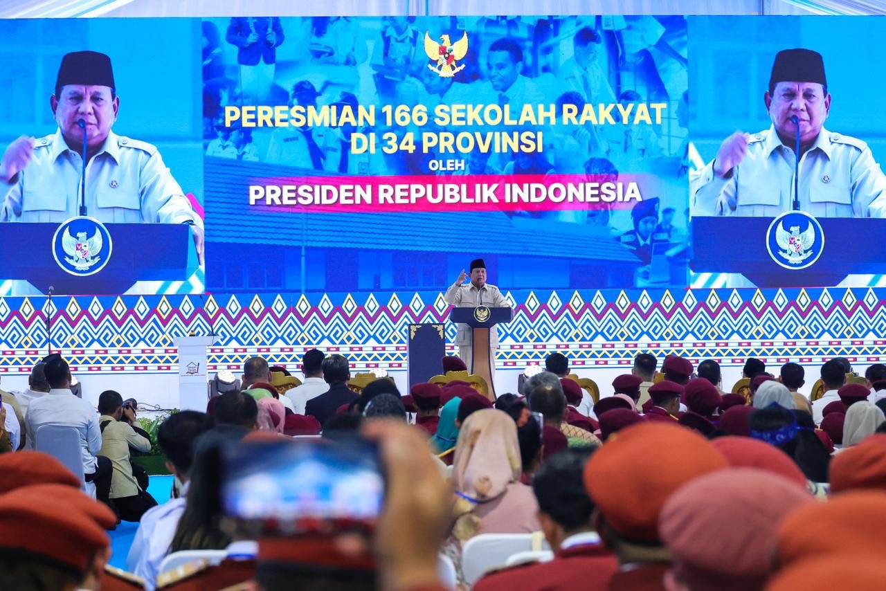MENGHADIRI: Wakil ATR/BPN Ossy Dermawan menghadiri peluncuran 166 Sekolah Rakyat oleh Presiden Prabowo Subianto dipusatkan di Sekolah Rakyat Terpadu (SRT) 9 Banjarbaru, Kalimantan Selatan. (ATR/BPN)