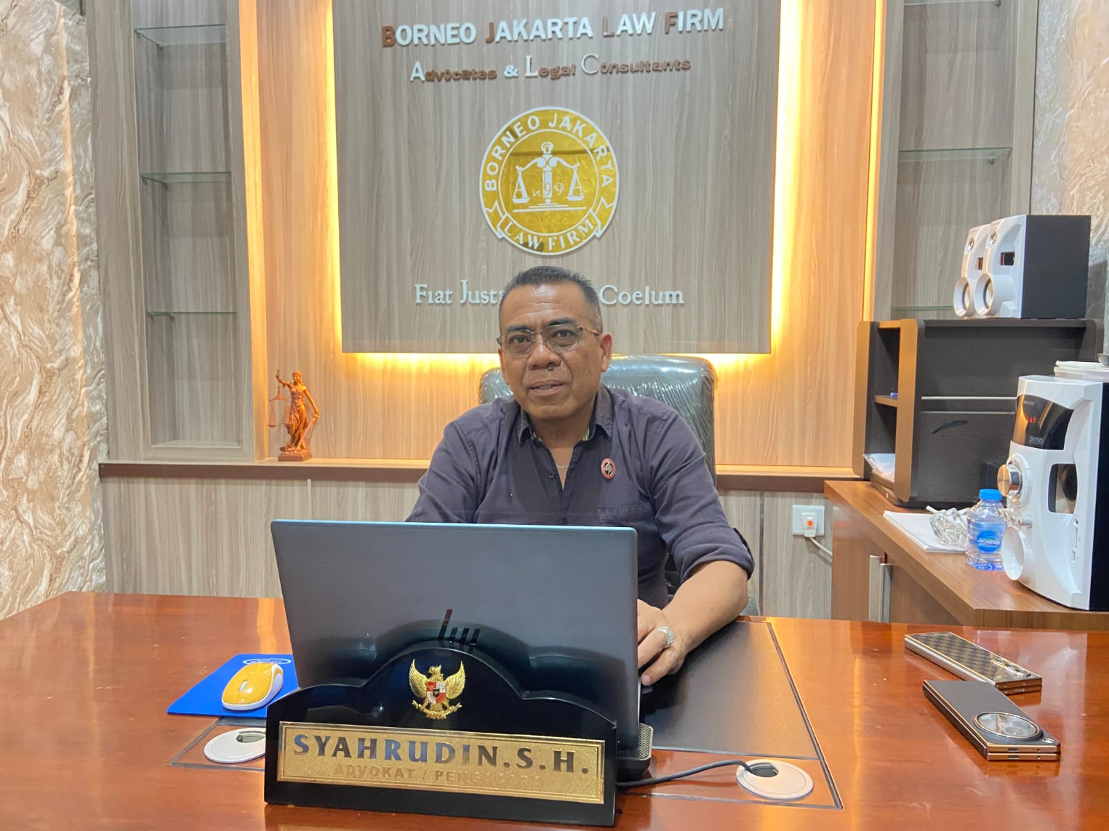 TAK TEGENTAR: Memiliki bukti lengkap, Syahrudin mengaku siap jika dilaporkan balik atas dugaan pencemaran nama baik. (ARTA KUSUMA YUNANDA/BP)