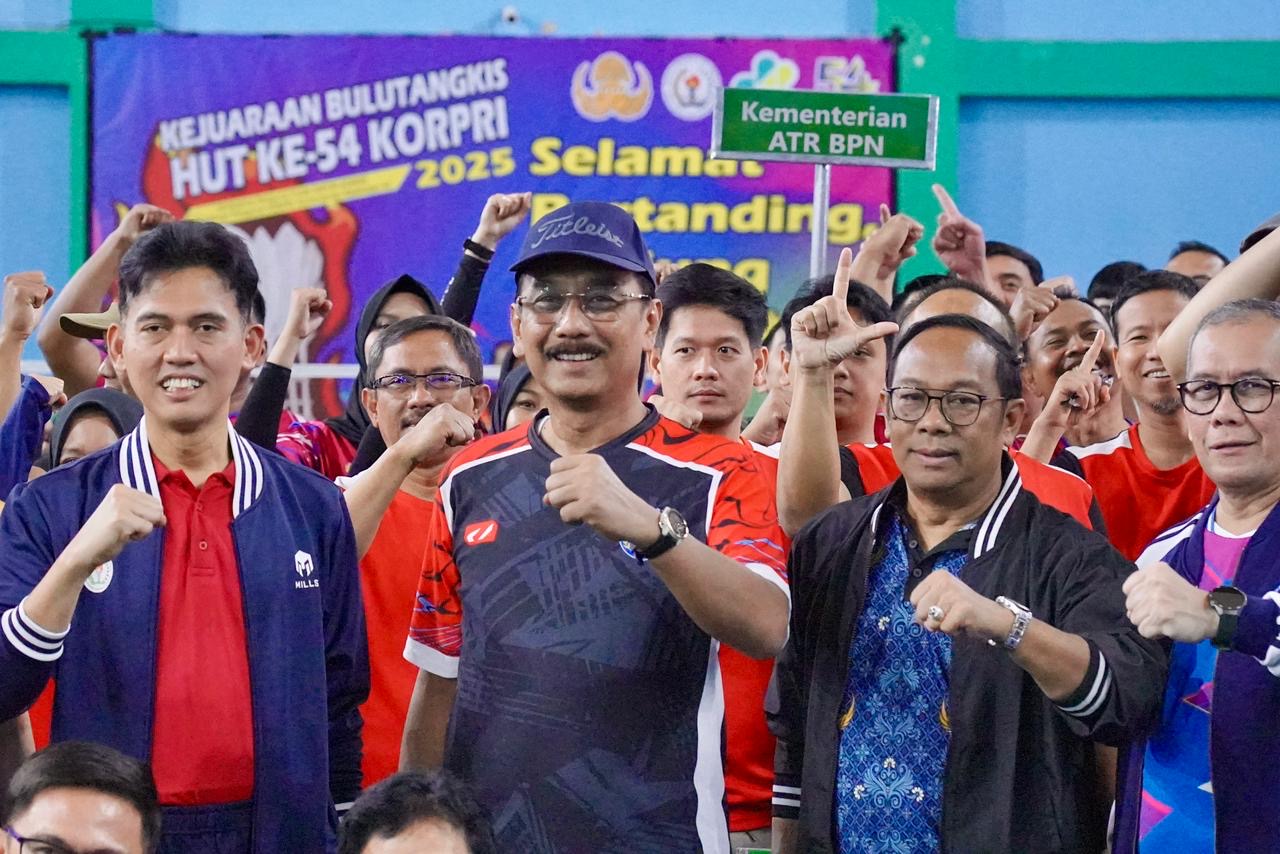 HUT KORPRI: Sekretaris Jendral ATR/BPN Dalu Agung Darmawan menghadiri eksebisi pembukaan kejuaraan bulutangkas pada rangkaian HUT KORPRI, Jumat (16/1). (ATR/BPN)