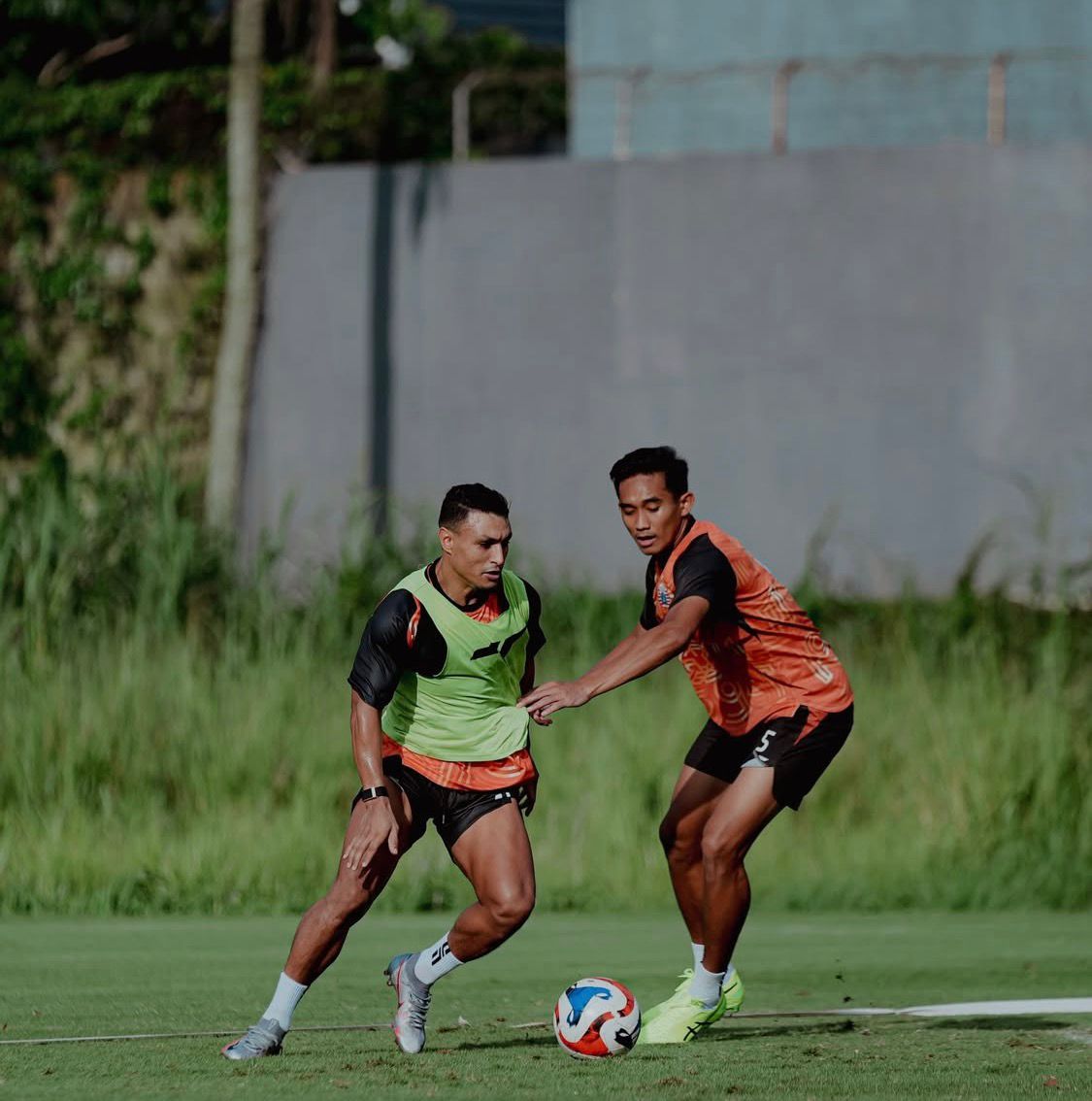 Alaeddine Ajaraie saat sesi latihan di Persija Jakarta. (Instagram: @persija)