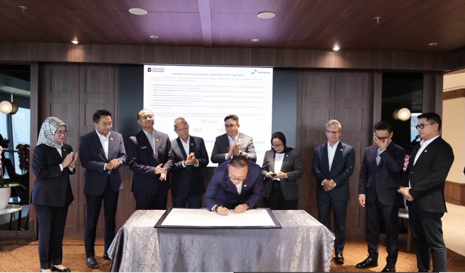 Komut PT Pertamina, Mochamad Iriawan bersama jajaran Direksi Pertamina group melakukan penandatanganan implementasi PSPK 1 dan PSPK 2 di Executive Lounge Grha Pertamina, Jakarta, Kamis, (15/01/2026).