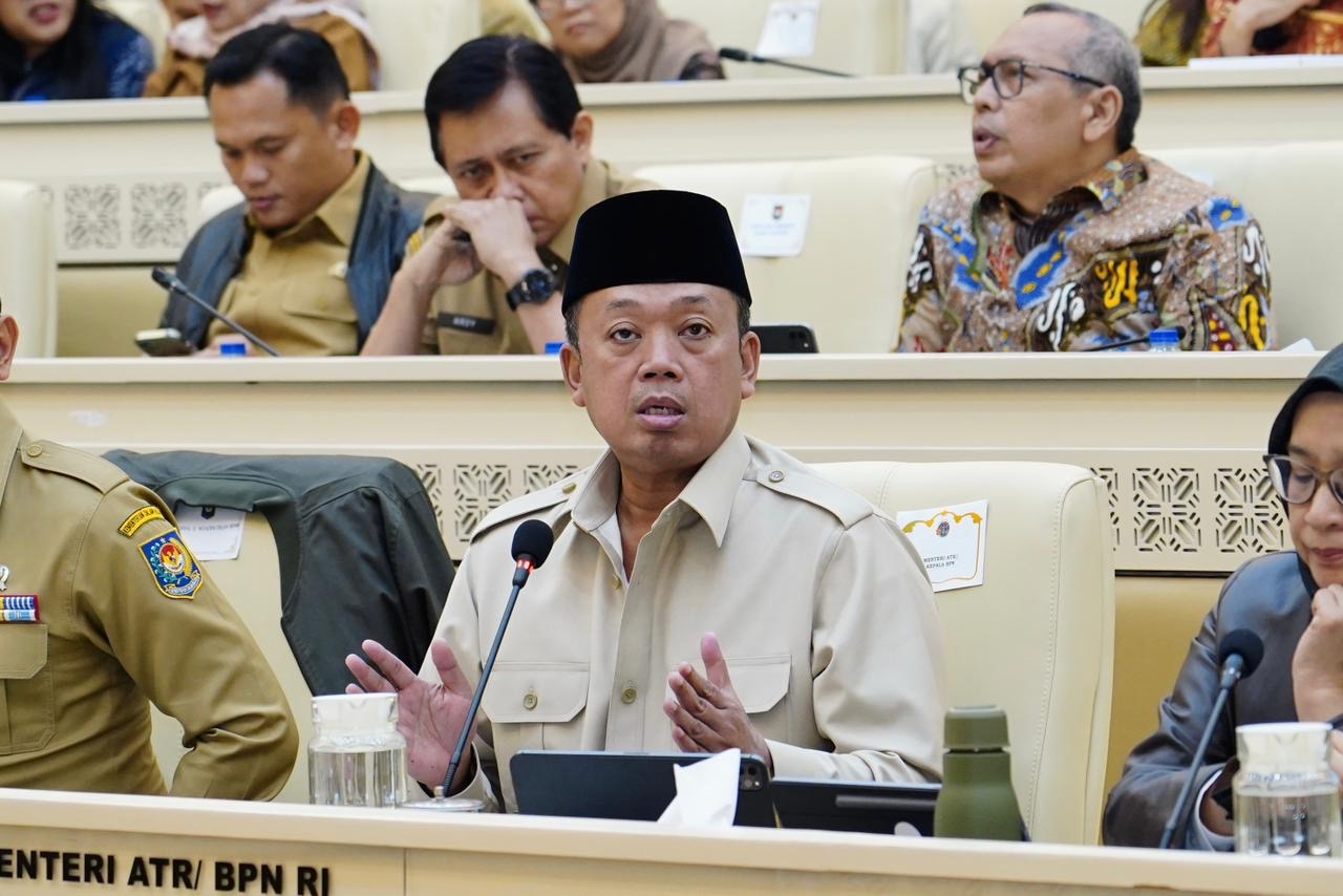 RAPAT KERJA: Menteri ATR/BPN Nusron Wahid mengikuti rapat kerja dan rapat dengar pendapat di DPR RI terkait penanganan pasca bencana di Aceh, Sumut, Sumbar dan sekitarnya. (ATR/BPN)