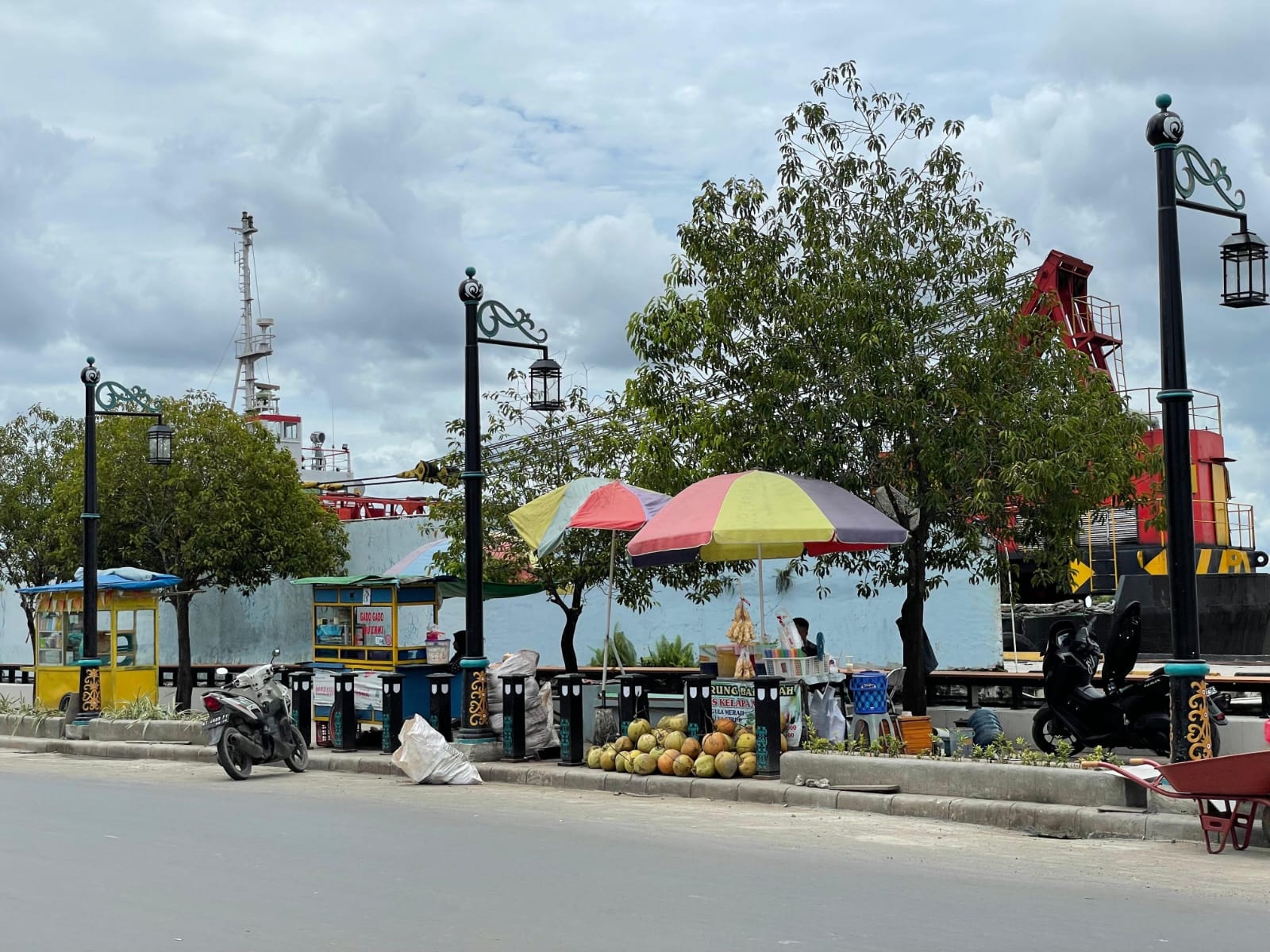 ILUSTRASI: Bantuan gerobak terhadap pedagang di Tepian Jalan Pulau Derawan tengah diupayakan Pemkab Berau, melalui skema kerja sama dengan Baznas Berau. (IZZA/BP)