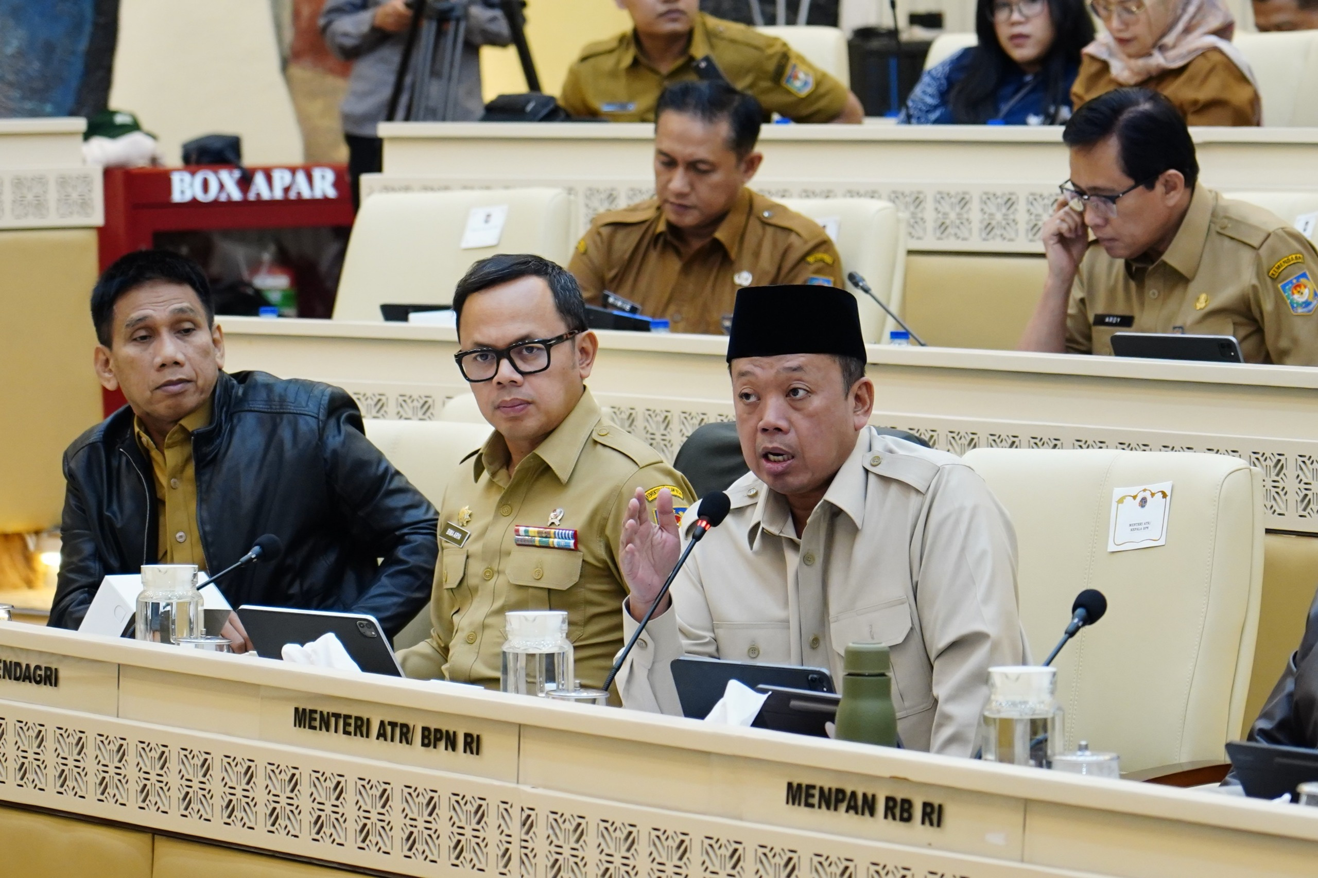 RDP: Menteri ATR/BPN Nusron Wahid saat menghadiri RDP DPR RI menyampaikan keterbatasan anggaran tidak menjadi kendala dalam pelayanan agraria pada masyarakat pasca bencana. (ATR/BPN)