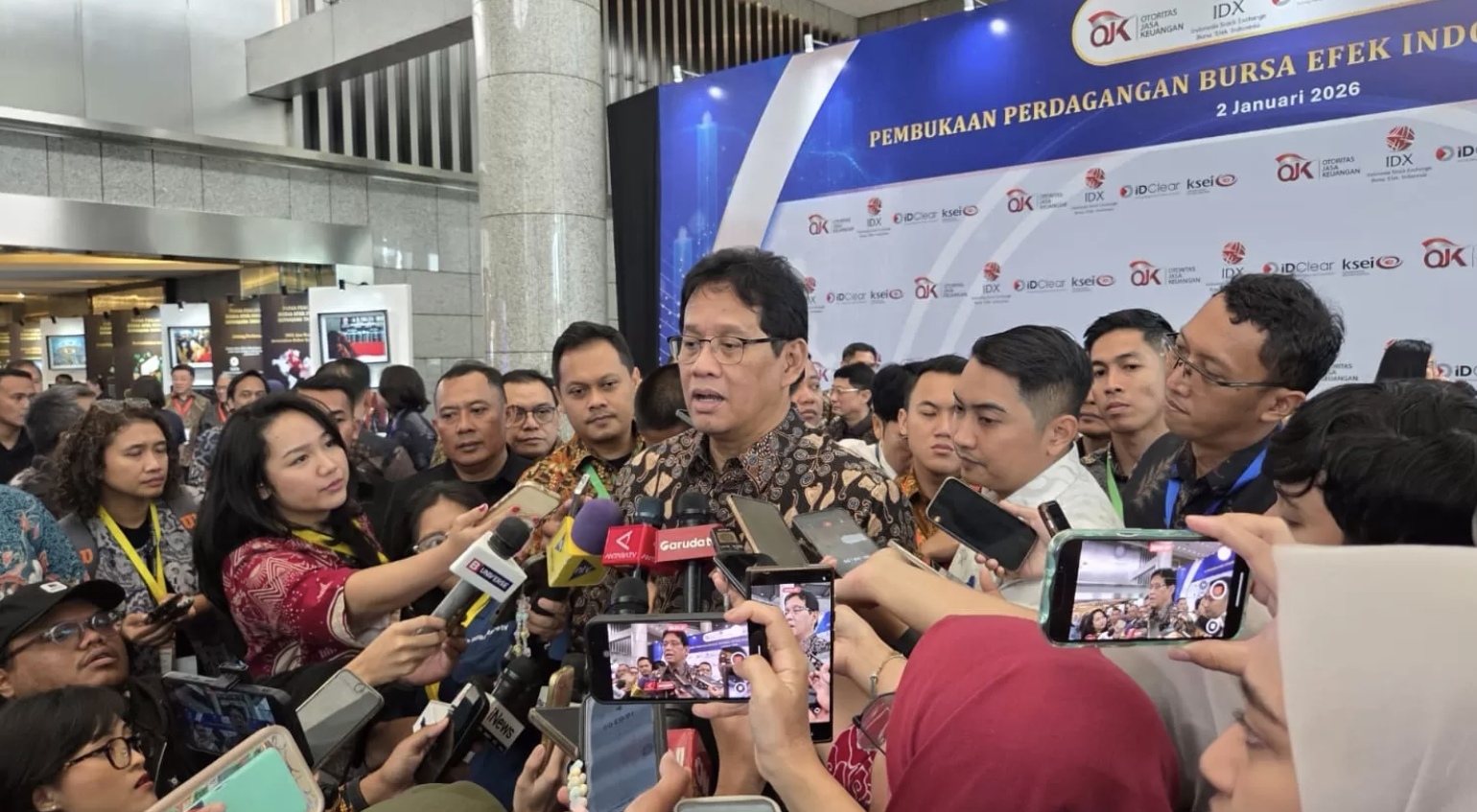 Menteri Keuangan Purbaya Yudhi Sadewa usai menghadiri acara Pembukaan Perdagangan BEI di Jakarta, Jumat (2/1). (Nurul Fitriana/JawaPos.com)