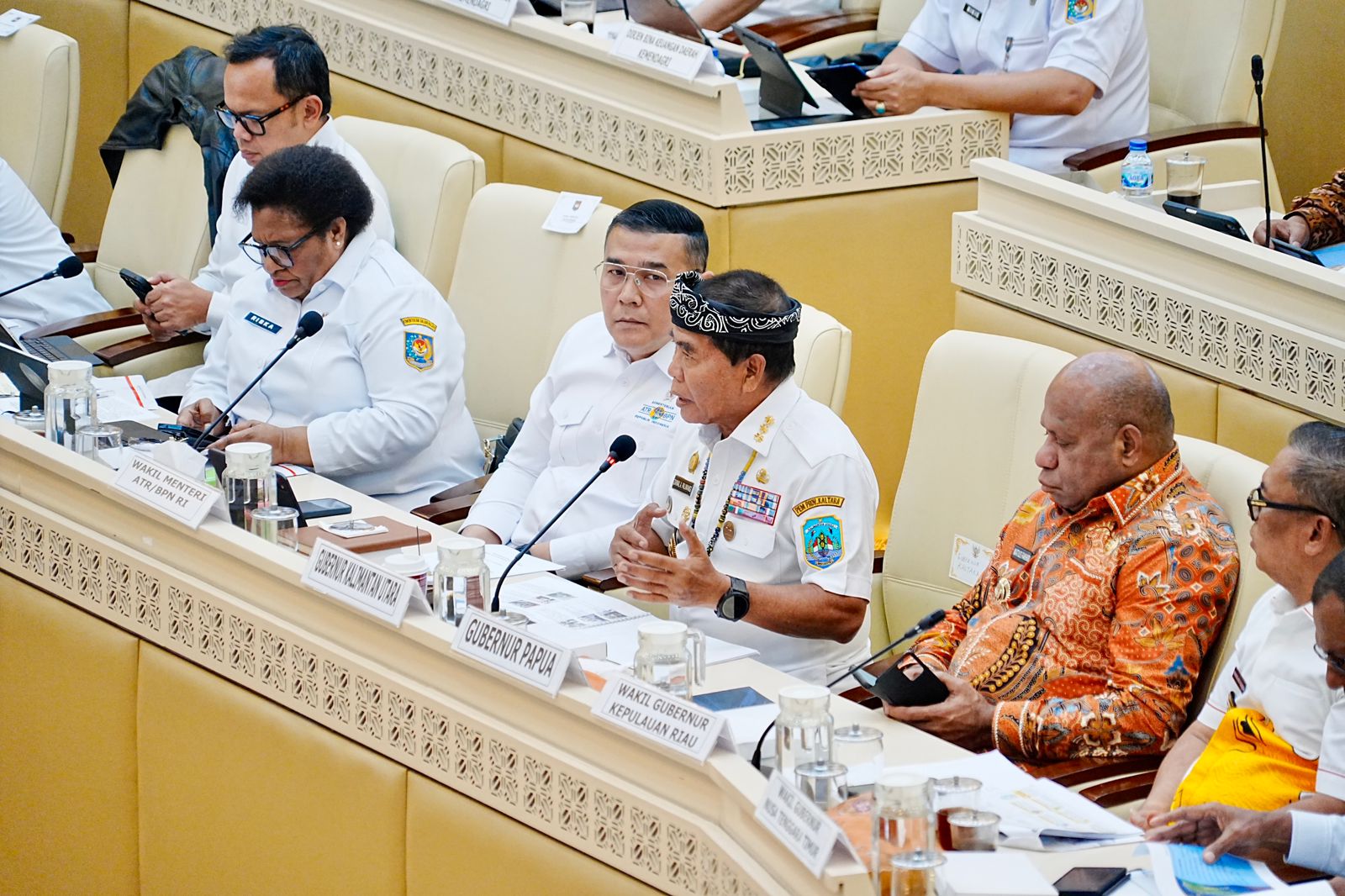 RAKER DAN RDP: Gubernur Kaltara Zainal A. Paliwang menyampaikan sejumlah tantangan berat dalam pembangunan wilayah perbatasan RI-Malaysia. (DKISP KALTARA)