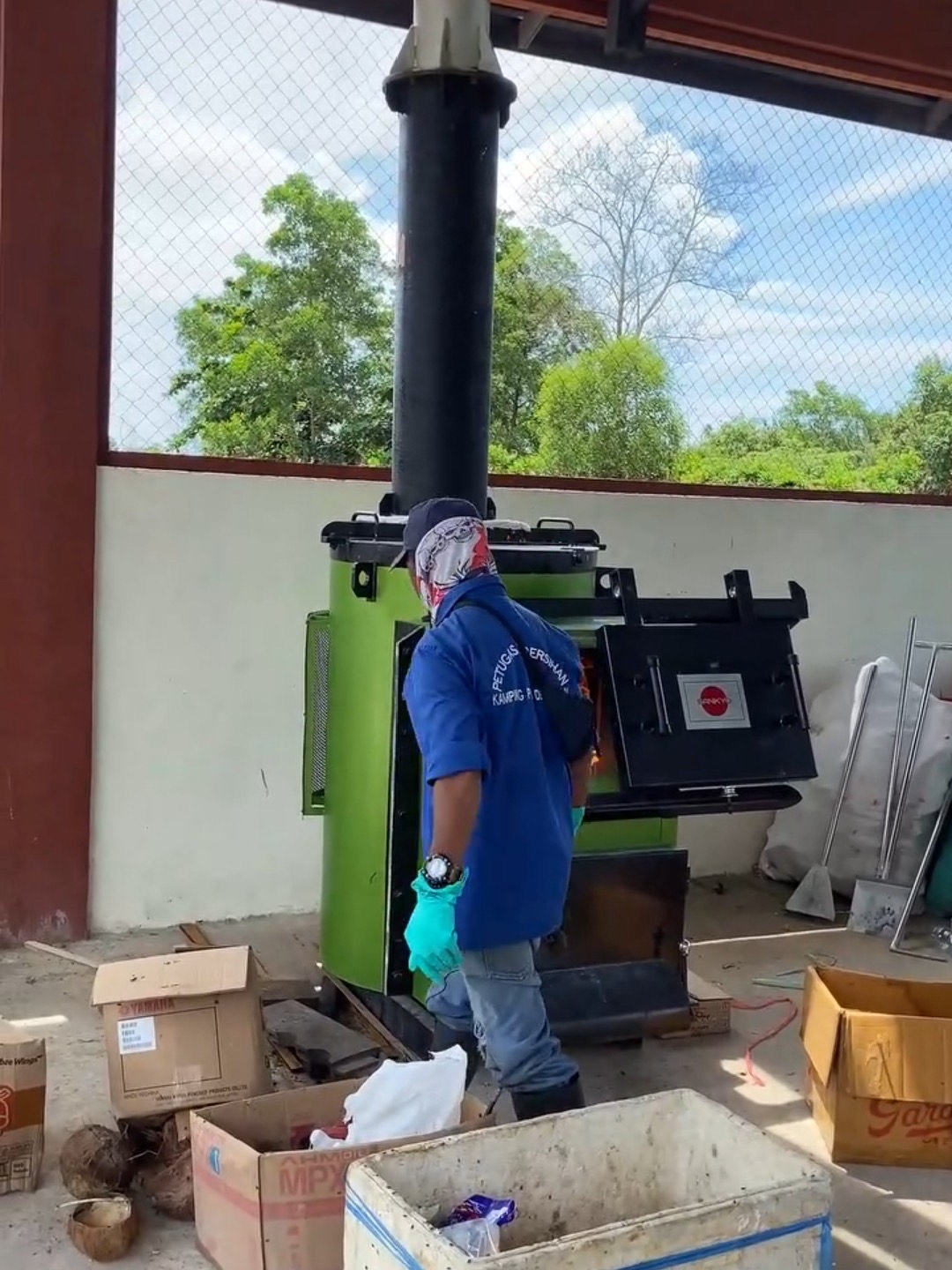 JADI ANDALAN: Di Berau, DLHK cukup mengandalkan penggunaan insinerator dalam mengatasi persoalan sampah. (BERAU POST)