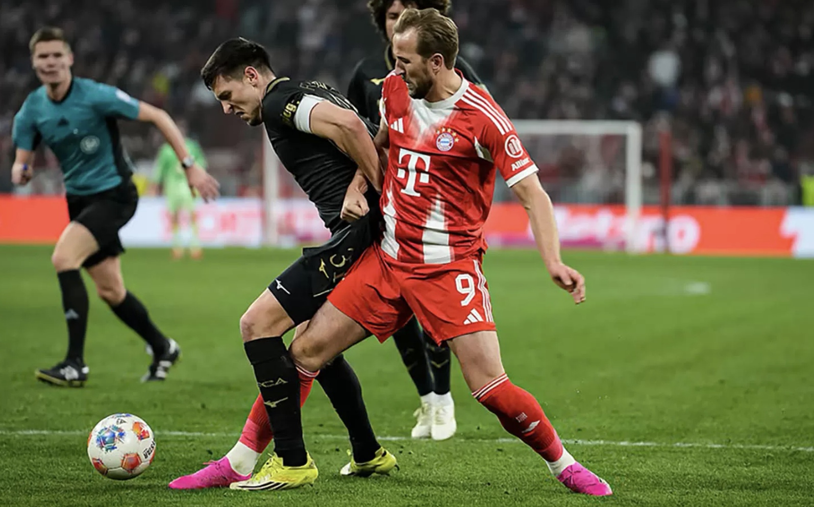 Harry Kane saat laga melawan Augsburg di kandang Bayern Munich. (Dok. FC Bayern)