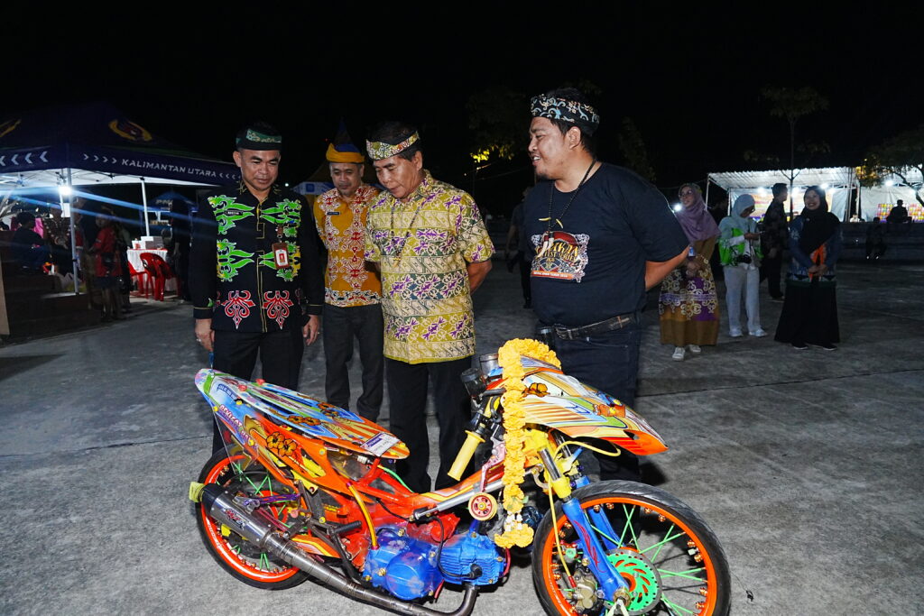 EVENT POSITIF: Gubernur Kaltara Zainal A. Paliwang, membuka Pameran Expo dan Contest Motor Show Tarakan Auto Fest Series 4. (DKISP KALTARA)