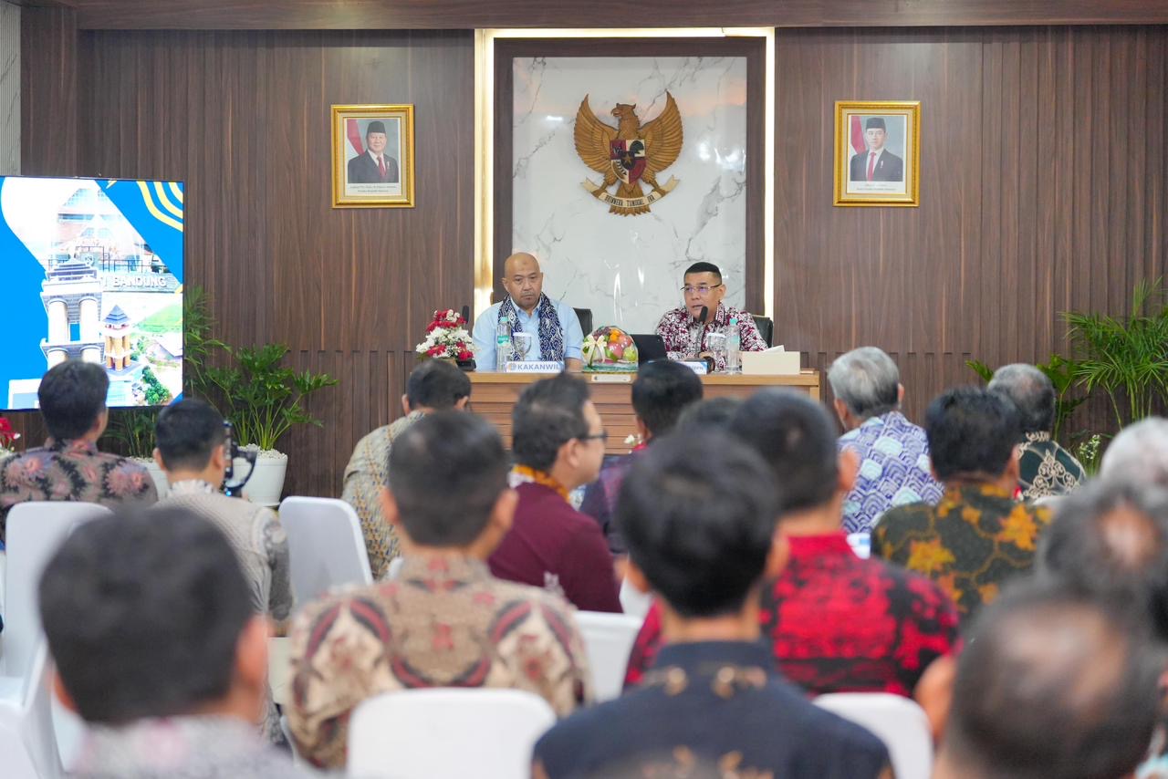 PELAYANAN: Wakil Menteri ATR/BPN OSSY Dermawan menekankan pentingnya kerja sama juga inovasi dalam pelayanan pertanahan yang murah, cepat dan prudent. (ATR/BPN)