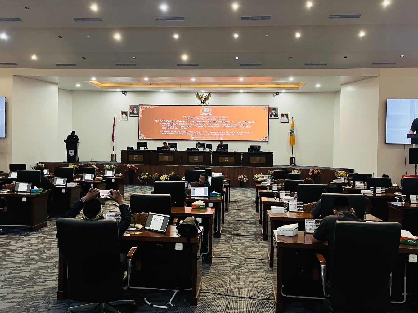 PARIPURNA: Rapat paripurna yang digelar perihal nota penjelasan empat Raperda inisiatif DPRD Kaltara. (FAISAL/HRK)