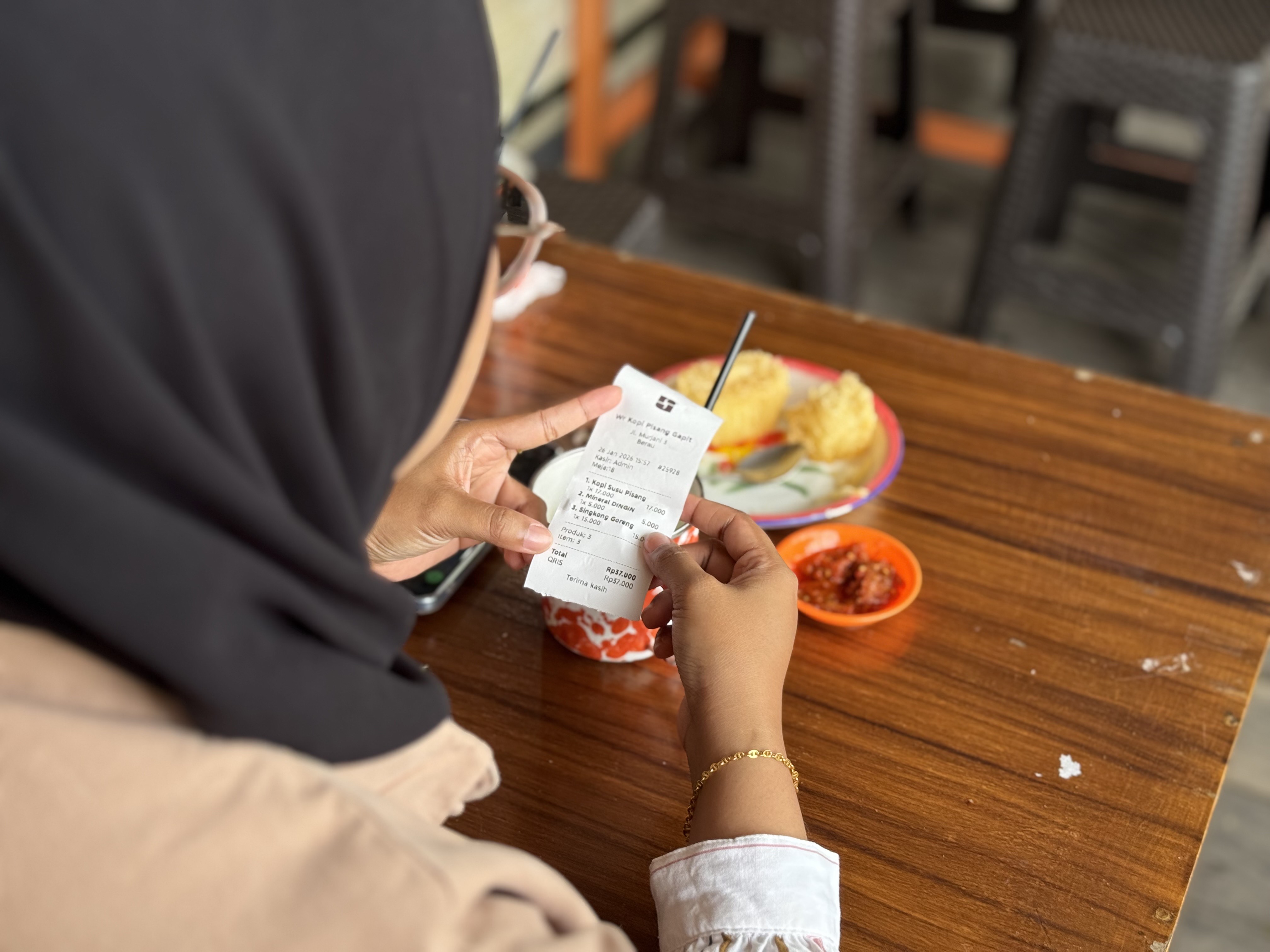 OPTIMALISASI PBJT: Bapenda Berau terus melakukan sosialisasi hingga pengawasan terhadap kafe dan restoran, agar bisa patuh terhadap ketentuan pemungutan PBJT Makan dan Minuman di Berau. (SENO/BP)