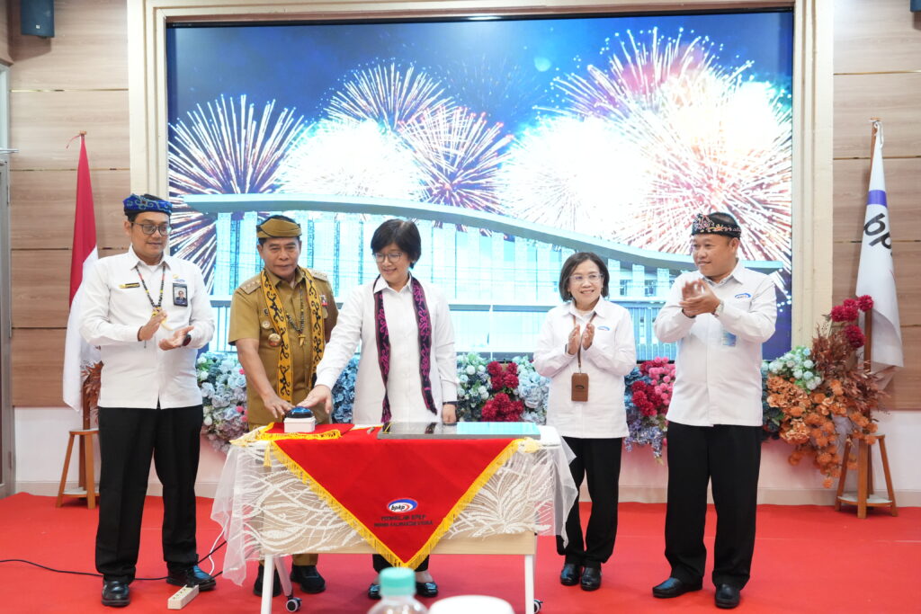 DIRESMIKAN: Wakil BPKP RI Agustina Arumsari (tiga dari kanan) meresmikan Gedung Kantor Perwakilan BPKP Kaltara di Jalan Poros Bulungan KM 2. (DKISP KALTARA)