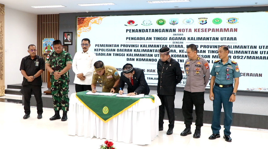 PERLINDUNGAN HUKUM: Gubernur Kaltara Zainal A. Paliwang, menandatangani MoU dengan Pengadilan Tinggi Agama Kaltara. (DKISP KALTARA)