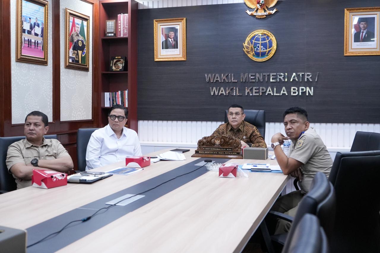 RAKOR: Wakil Menteri ATR/BPN, Ossy Dermawan menghadiri rakor Satgas Percepatan Rehabilitasi dan Rekonstruksi Pascabencana di Sumatra secara daring. (ATR/BPN)