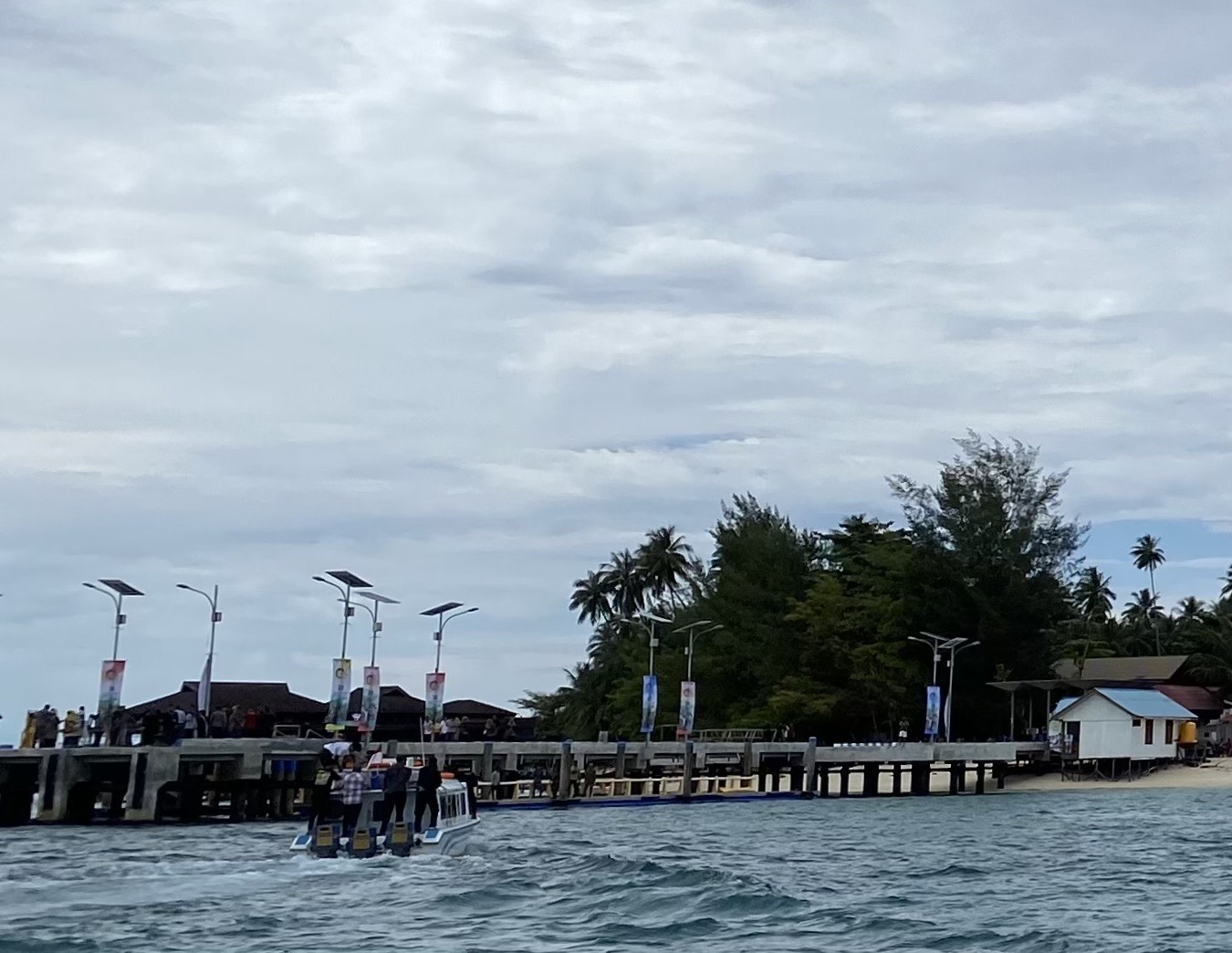 JAGA DESTINASI: Legislatif mendorong optimalisasi penarikan retribusi dari sektor wisata, yang hilirnya nanti, dana tersebut juga bisa menjadi solusi perawatan daerah wisata. (SENO/BP)