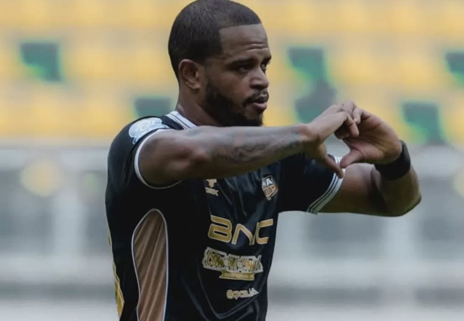 Alex Martins sudah dua kali jebol gawang Persebaya Surabaya dan jadi fokus Bernardo Tavares. (Dewa United)