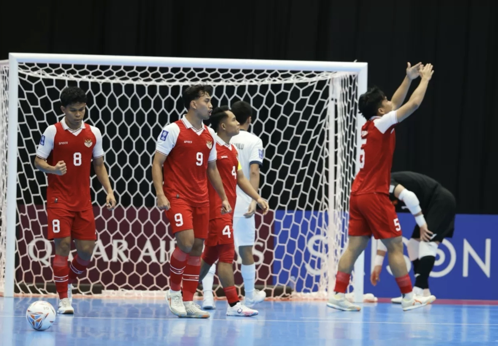 Para Pemain Timnas futsal Indonesia selebrasi usai mencetak gol ke gawang Kirgistan di AFC Futsal Asian Cup 2026 di Indonesia Arena, Senayan, Jakarta, Kamis (29/1/2026). (Dery Ridwansah/ JawaPos.com)