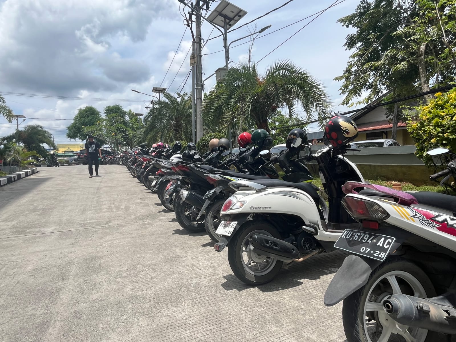PAJAK DAERAH: Pajak Kendaraan Bermotor realisasinya masih di kisaran 3 persen dan Bea Balik Nama Kendaraan Bermotor sekitar 2,5 persen (HRK)