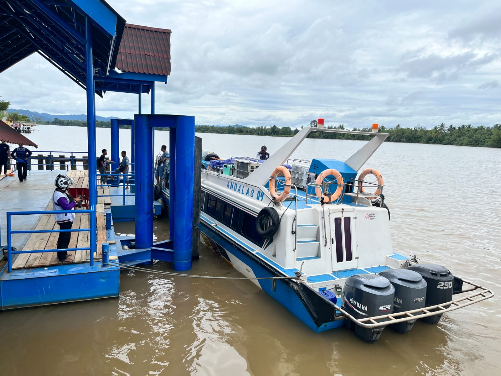 DIAWASI: Salah satu temuan yang paling menonjol adalah penggunaan mesin speedboat dengan daya melebihi batas ketentuan yang ditetapkan. (HRK)
