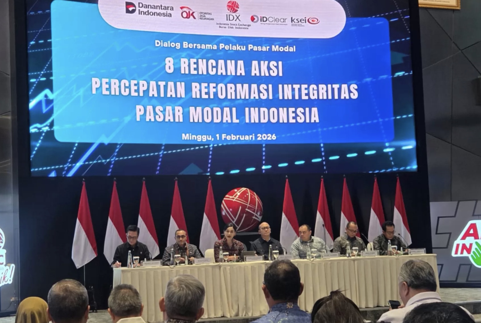 Dialog OJK, BEI, KSEI, KPEI dan Danantara Indonesia bersama para pelaku pasar di Main Hall Gedung Bursa Efek Indonesia, Jakarta, Minggu (1/2). (Istimewa)